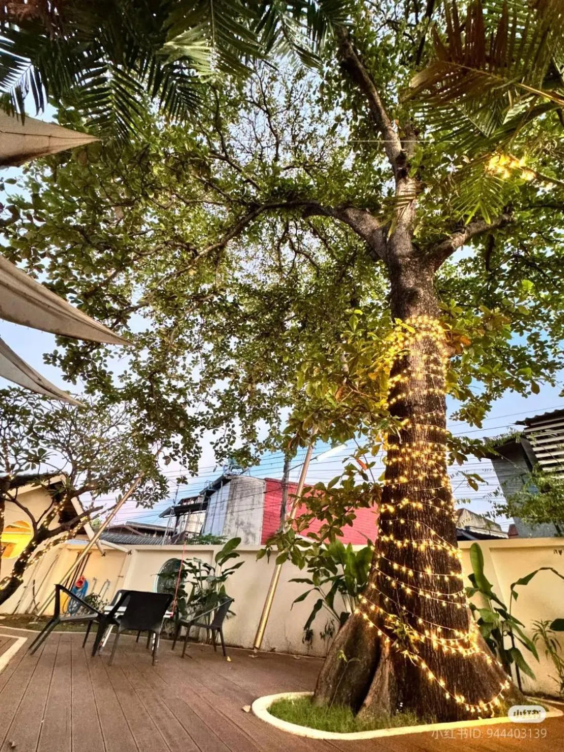 Day in To The Moon Guesthouse