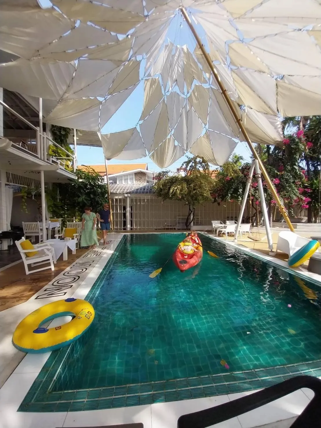 Day in To The Moon Guesthouse