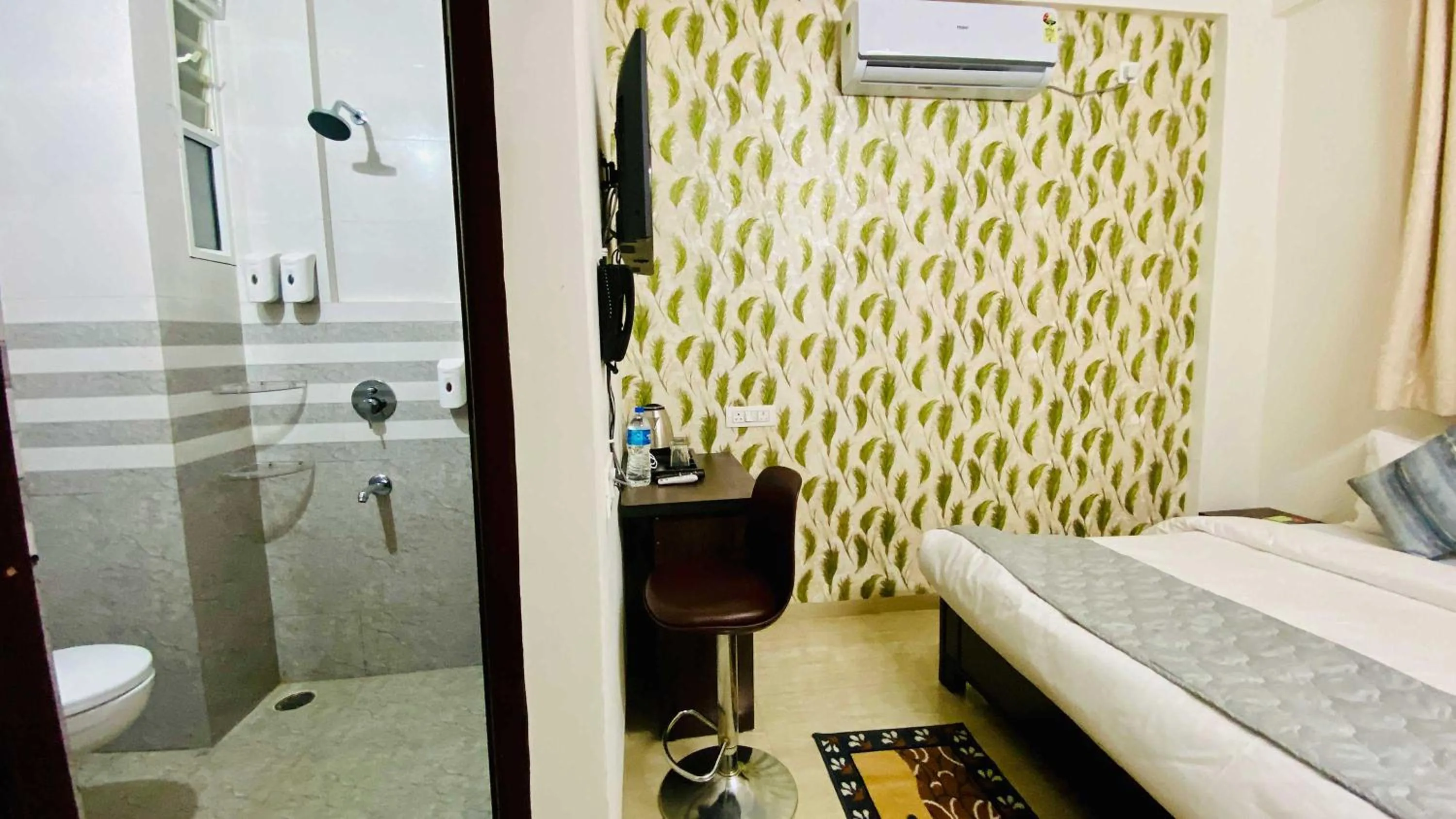 Toilet, Bed in Hotel Regency