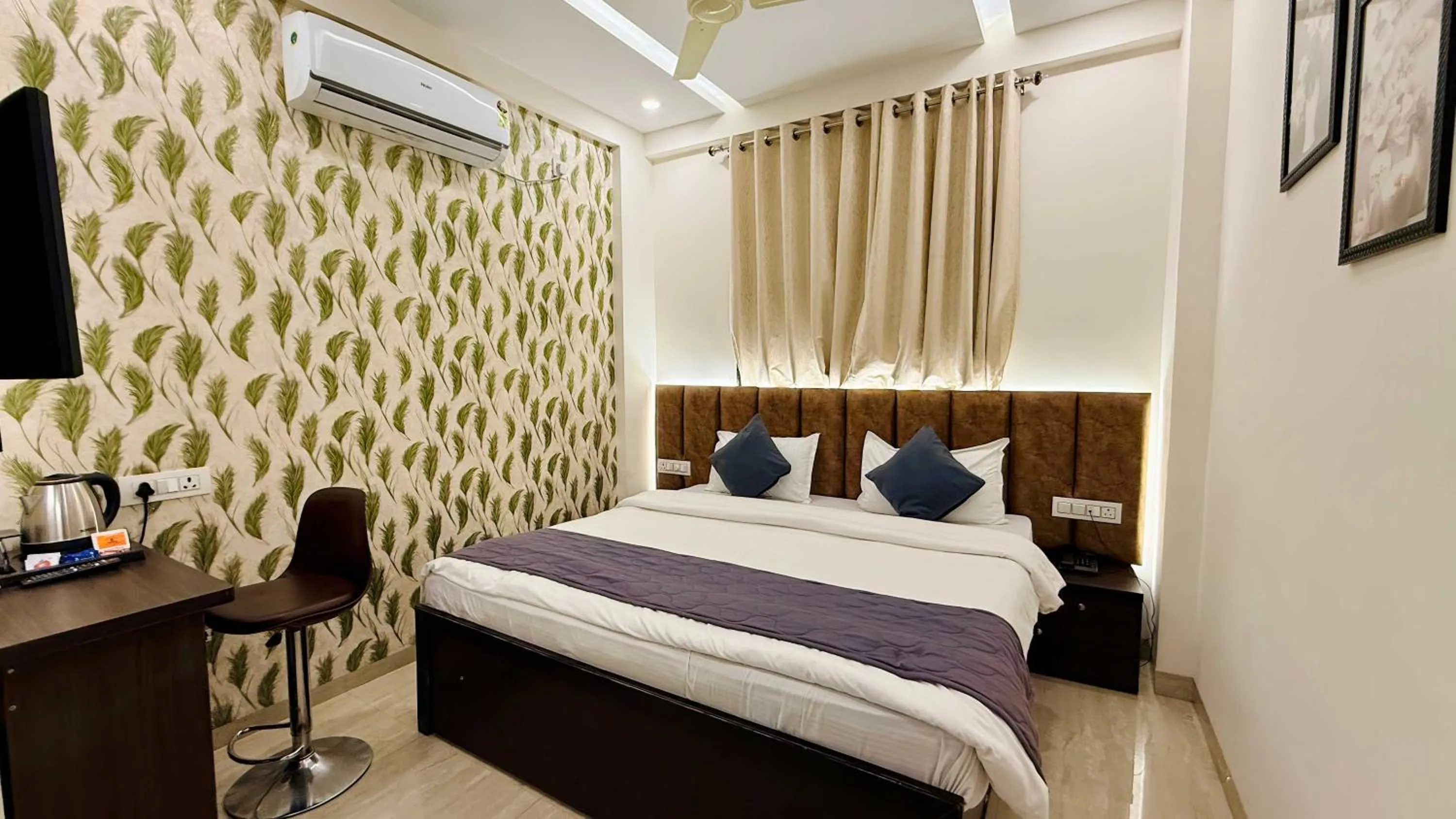 Bed in Hotel Regency