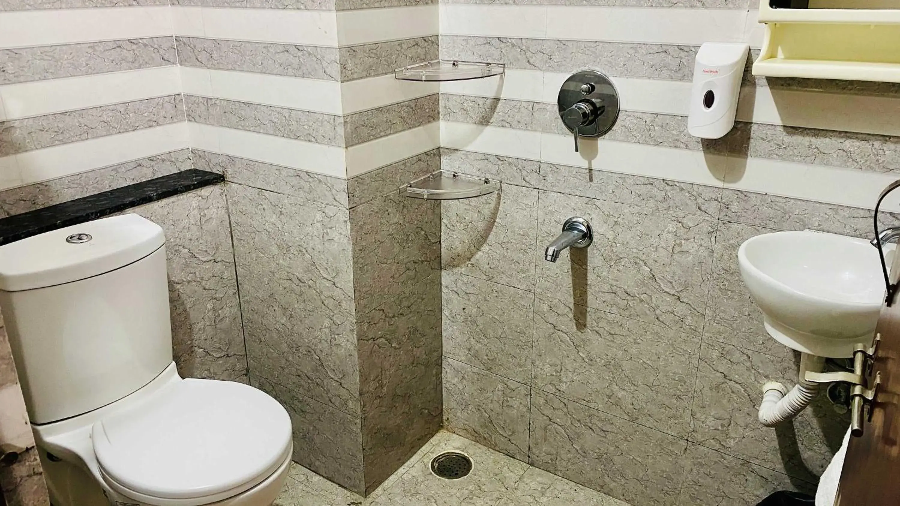 Deluxe Double or Twin Room - single occupancy in Hotel Regency Deluxe Double or Twin Room - single occupancy in Hotel Regency