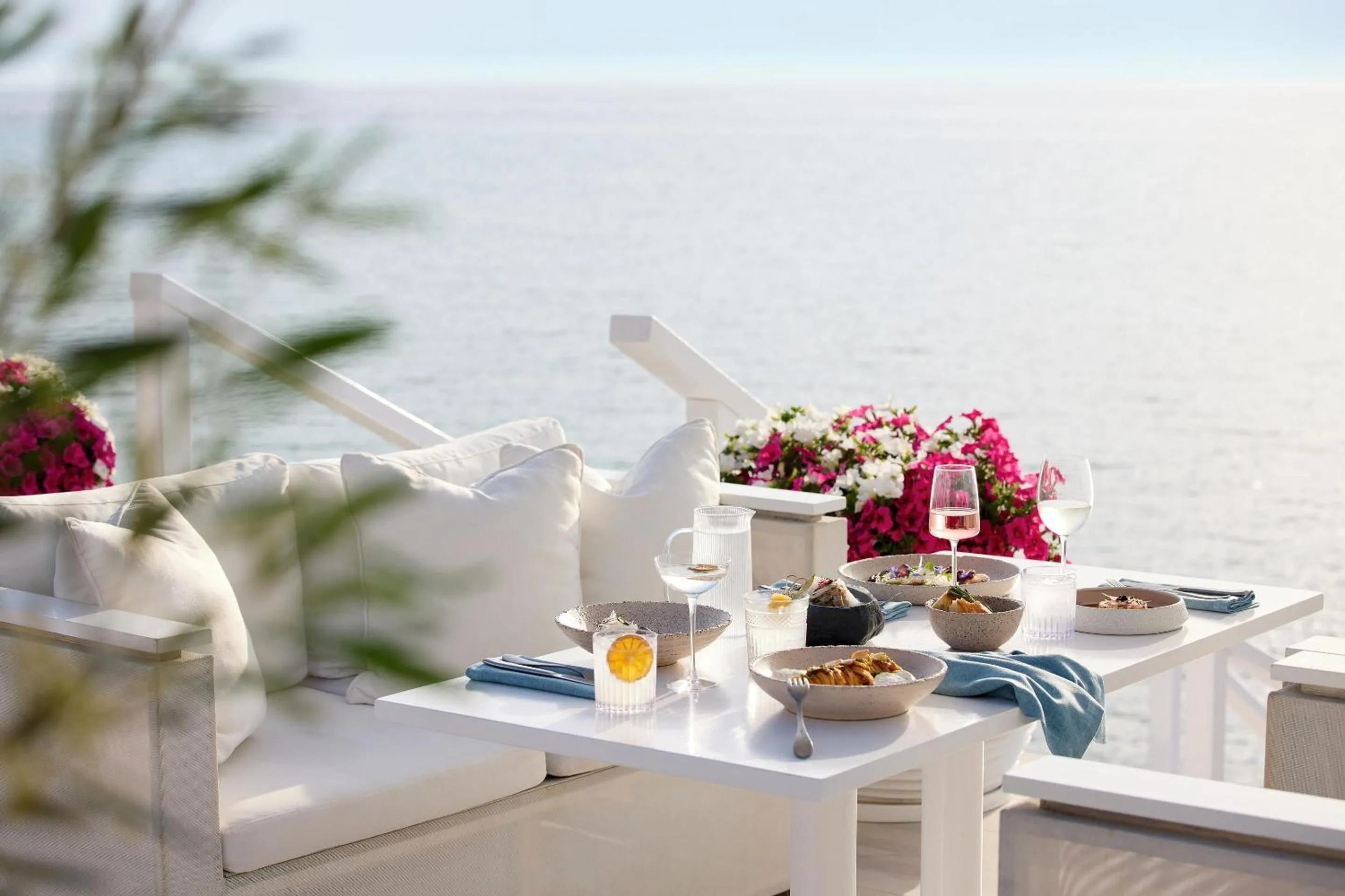 Restaurant/places to eat in Sani Beach