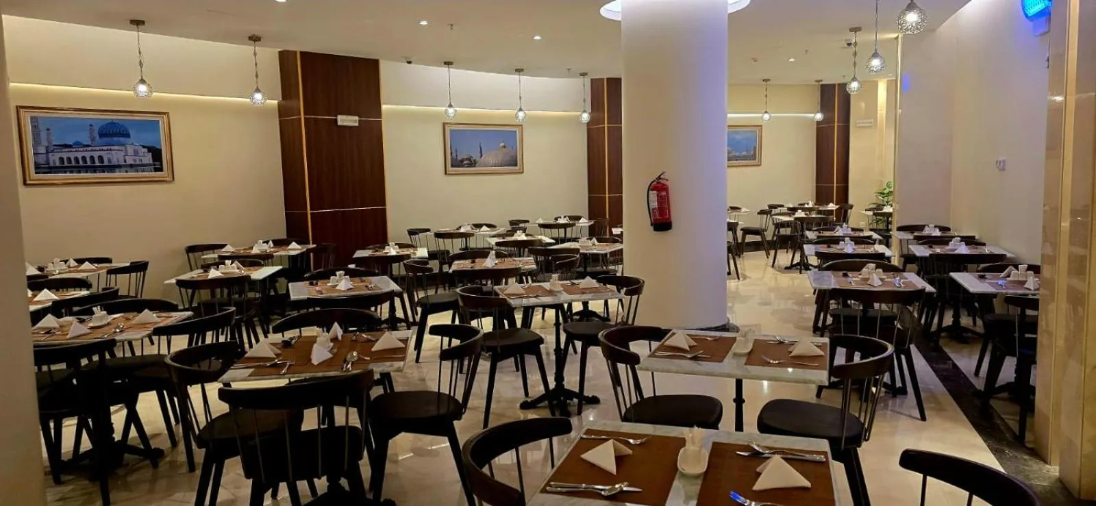 Restaurant/places to eat in Maysan Rehab Al Mysk Hotel