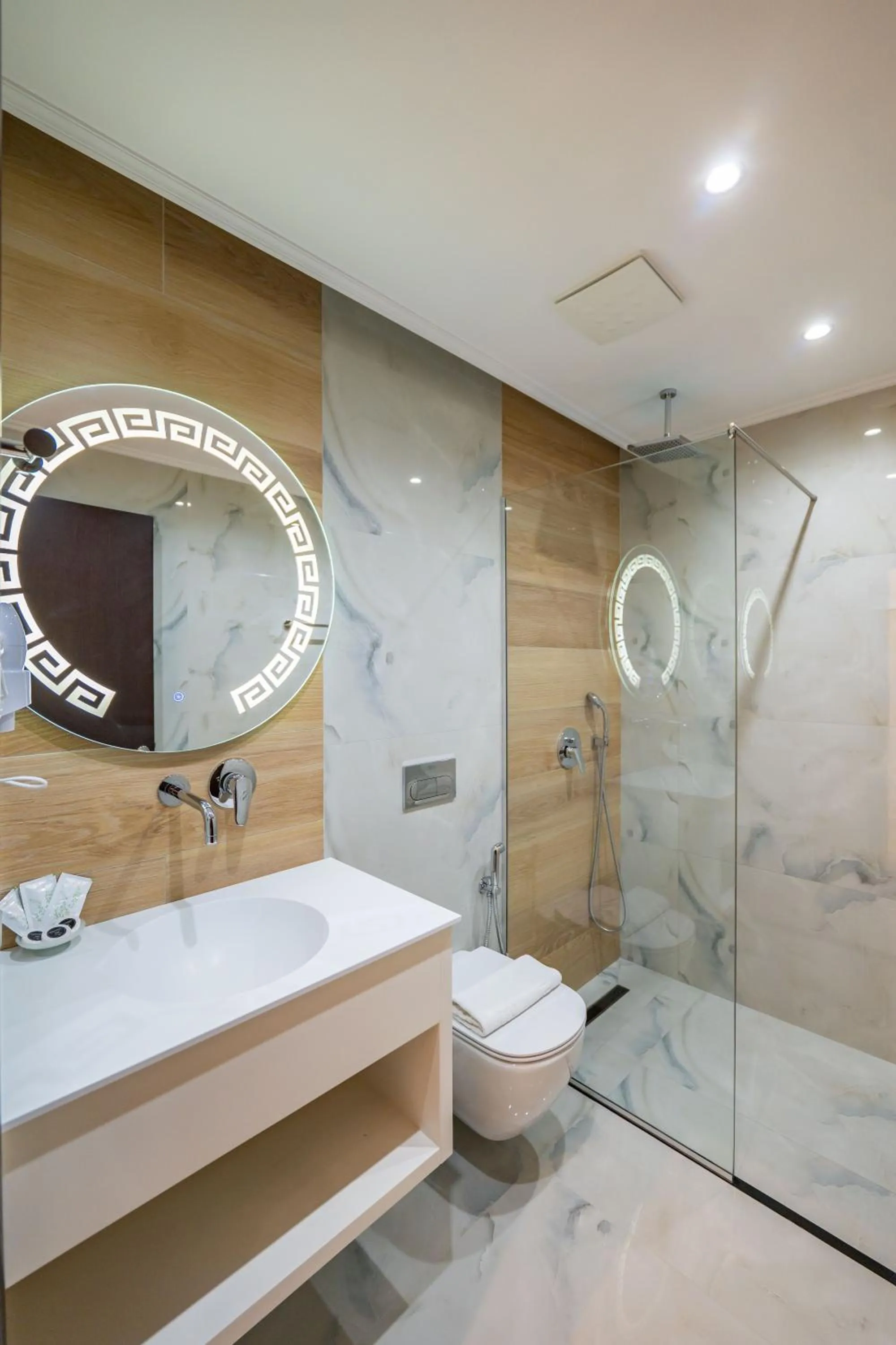 Shower in Heksamil Hotel