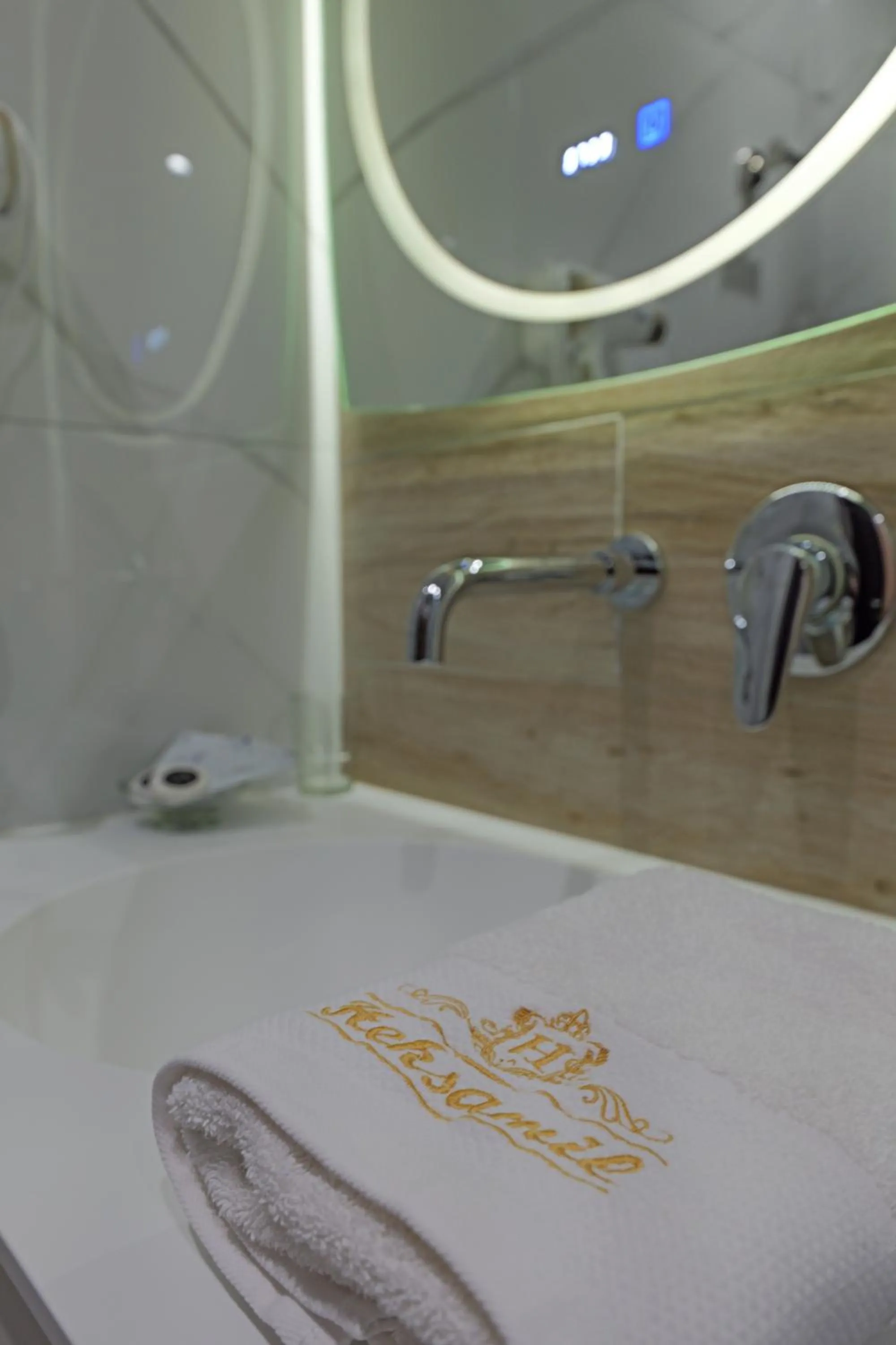 Shower in Heksamil Hotel