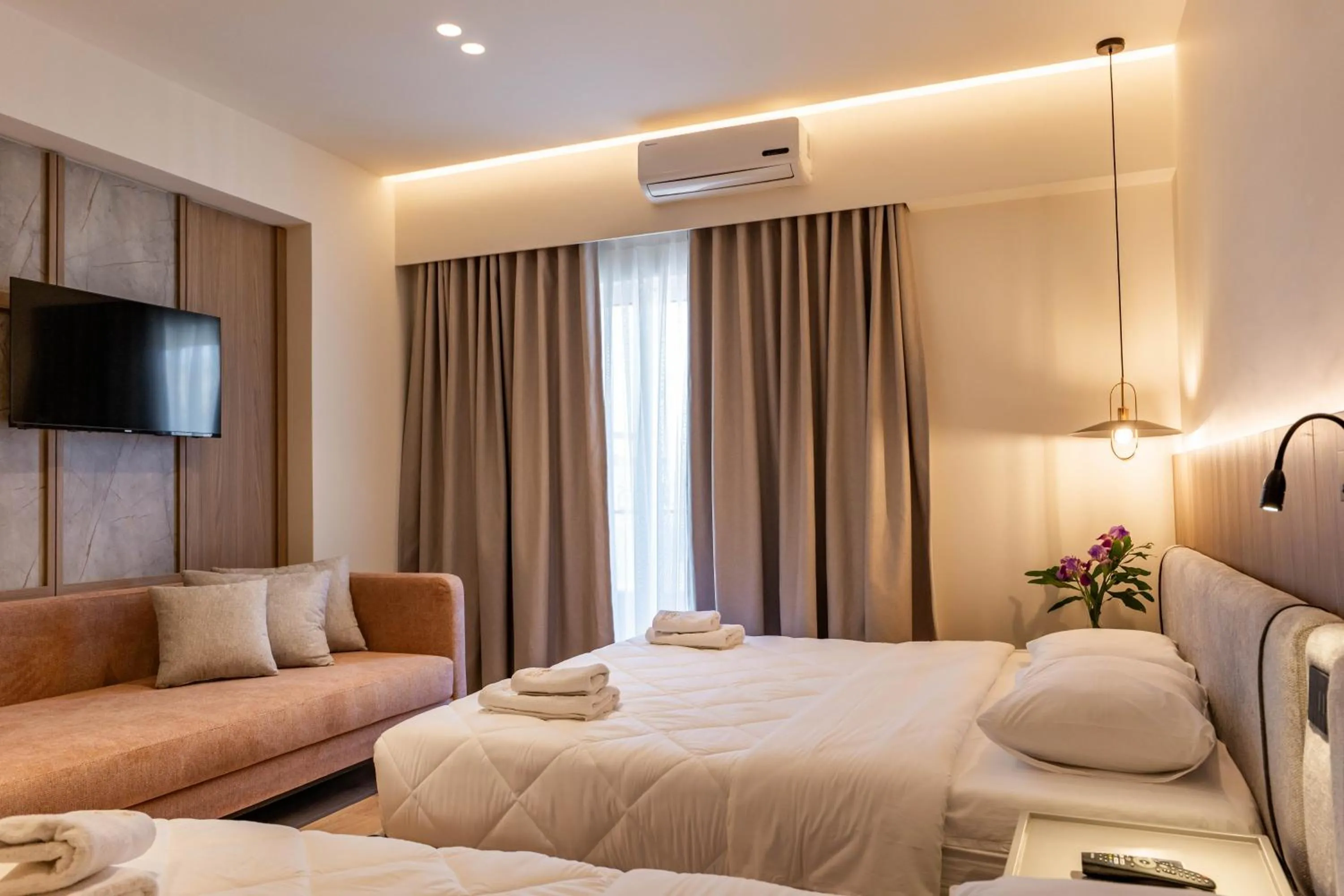 TV and multimedia, Bed in Heksamil Hotel