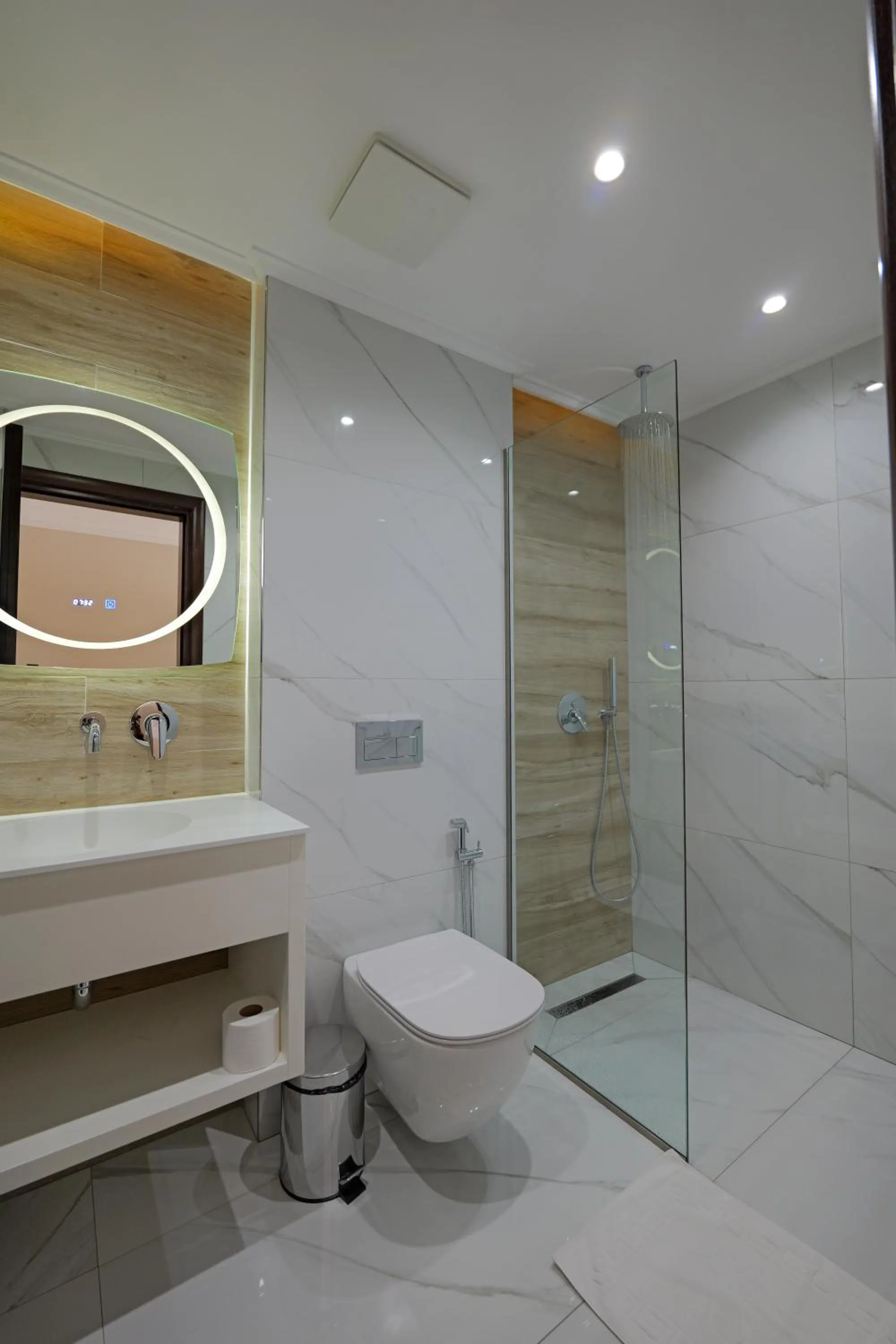 Shower in Heksamil Hotel