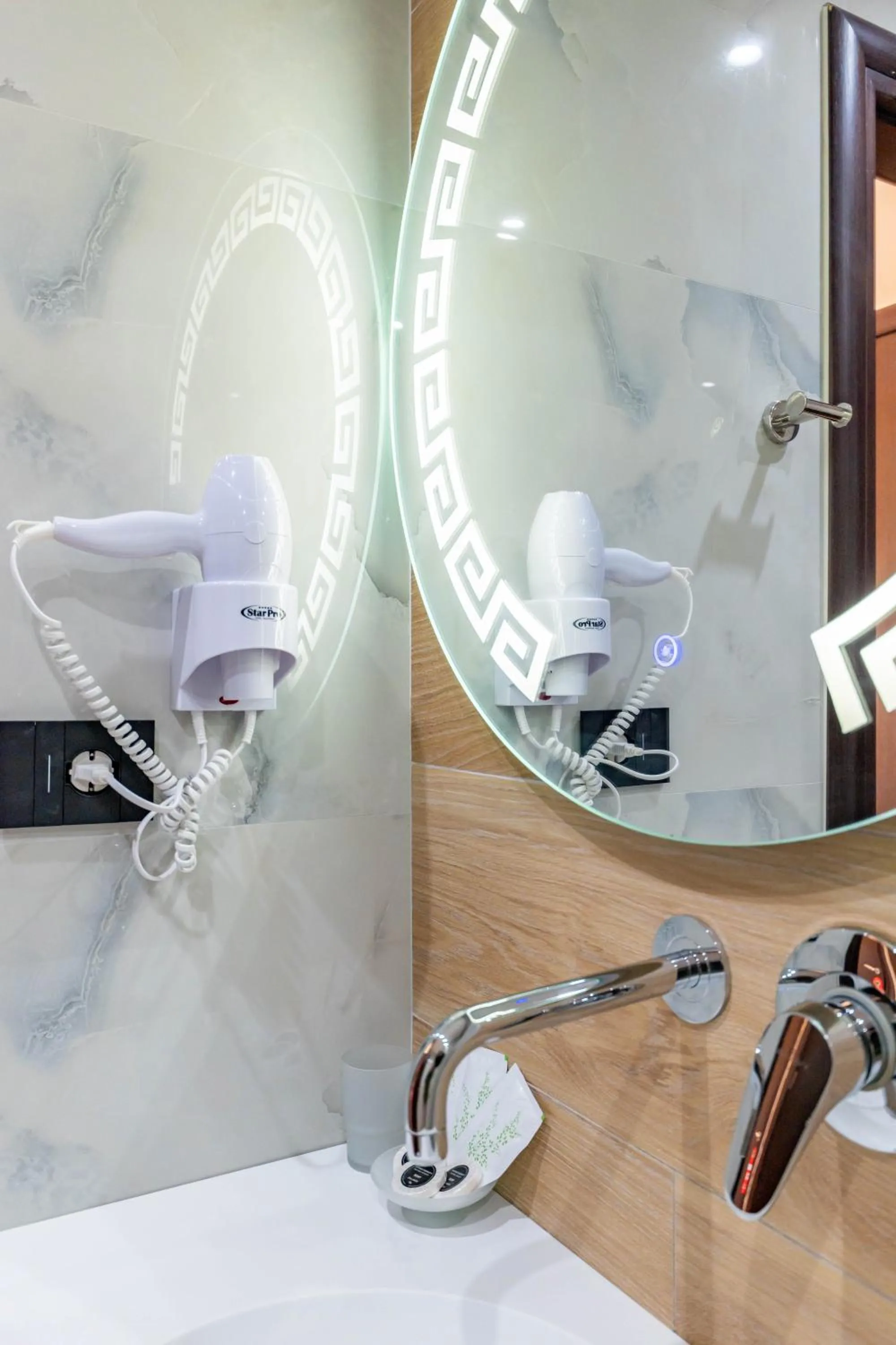 Shower in Heksamil Hotel