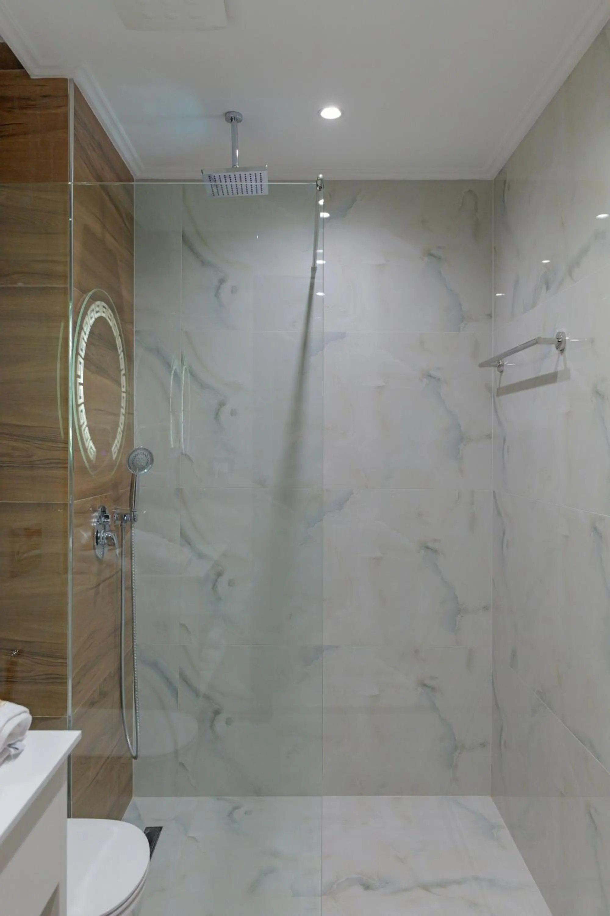 Shower in Heksamil Hotel