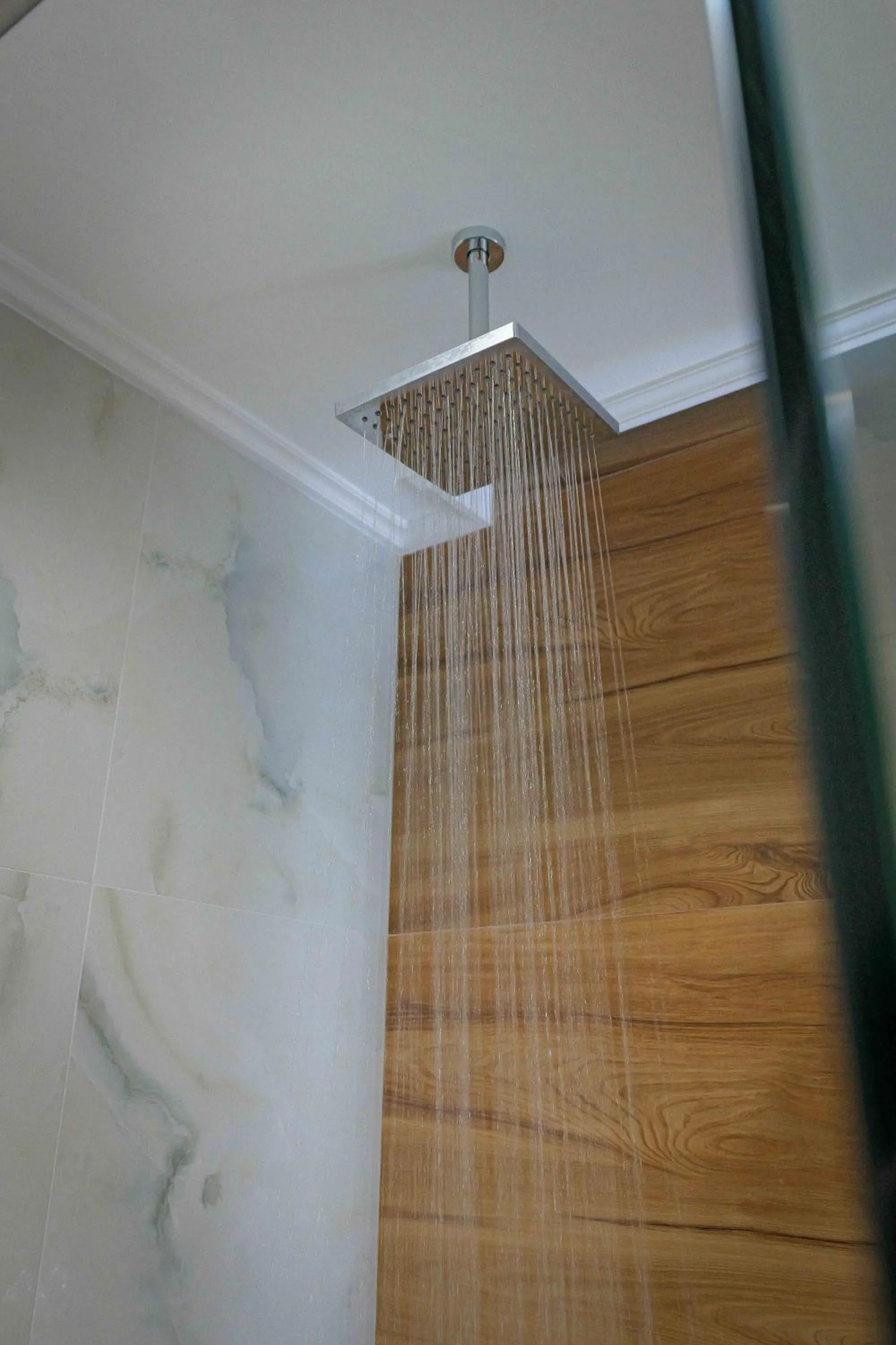 Shower in Heksamil Hotel