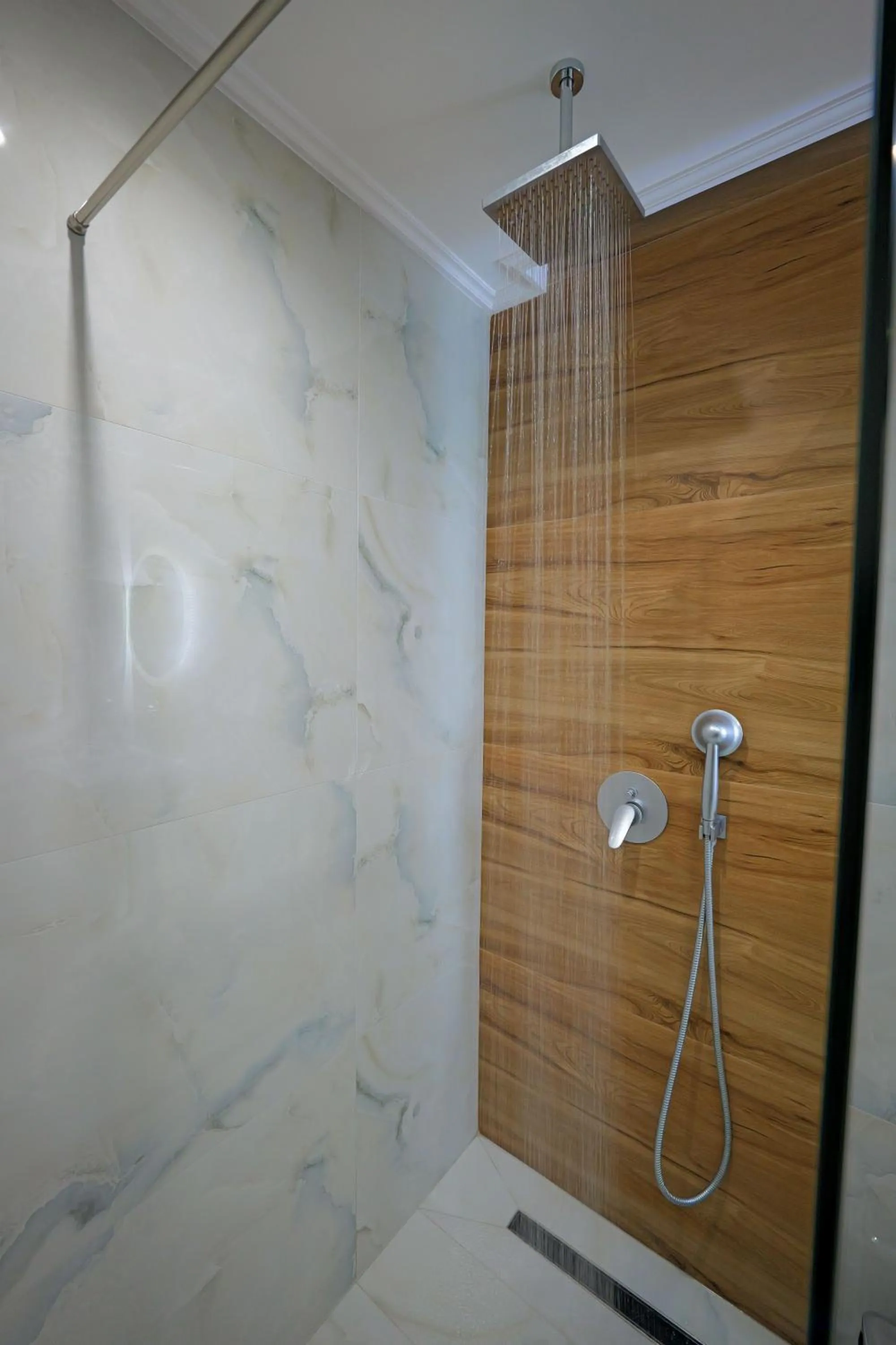 Shower in Heksamil Hotel