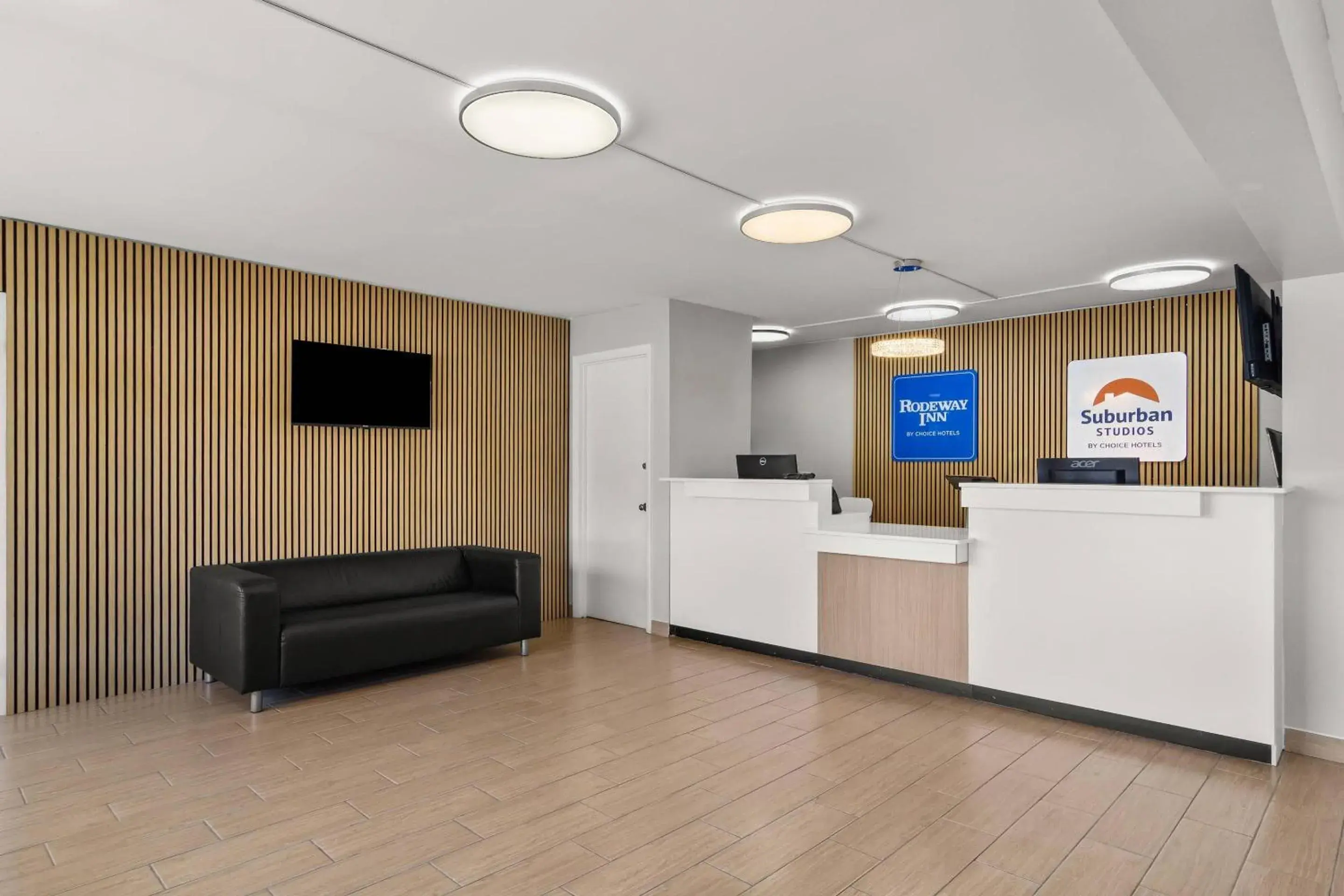 Lobby or reception in Suburban Studios Orange Park - Jacksonville near Naval Air Station Lobby or reception in Suburban Studios Orange Park - Jacksonville near Naval Air Station