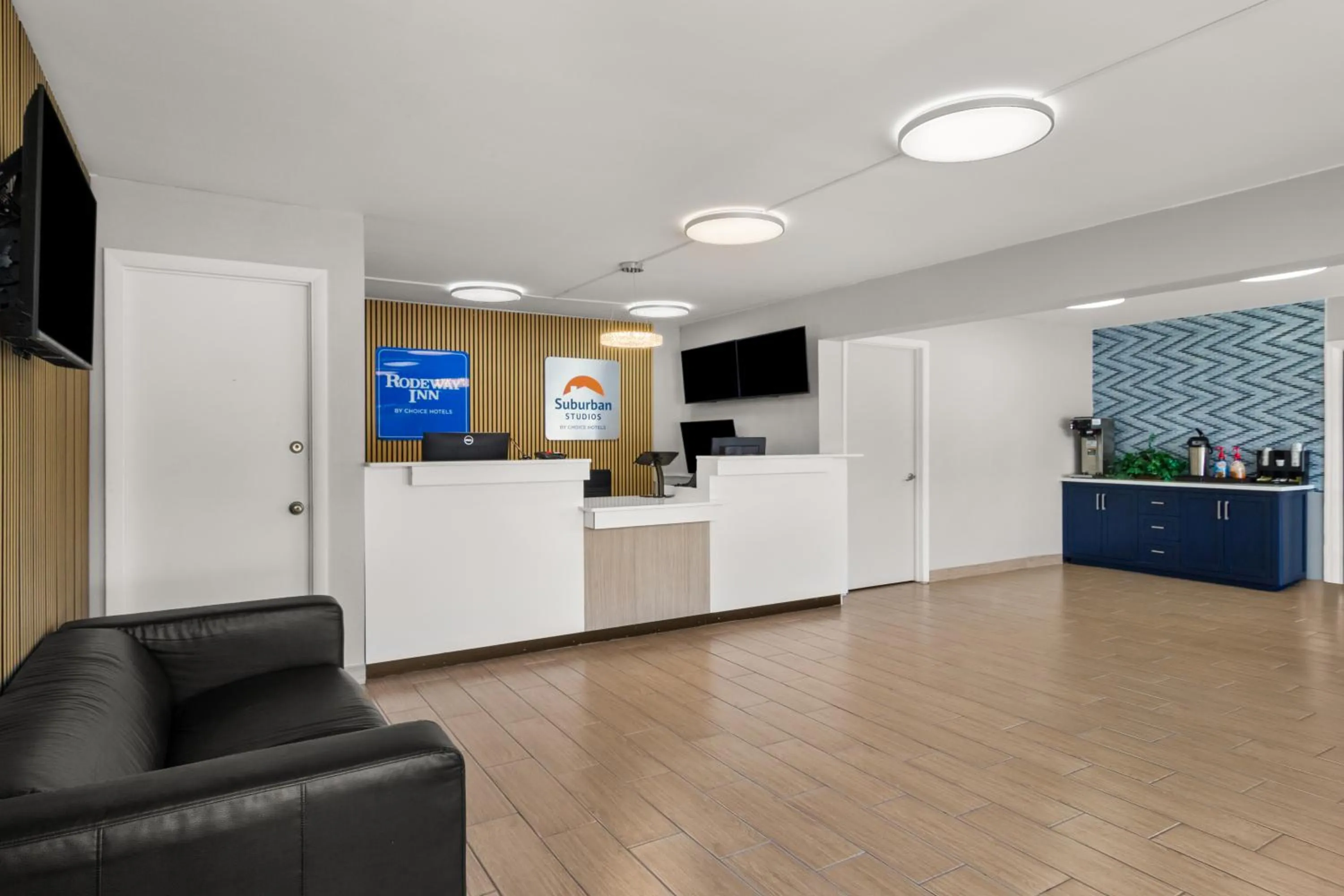 Lobby or reception in Suburban Studios