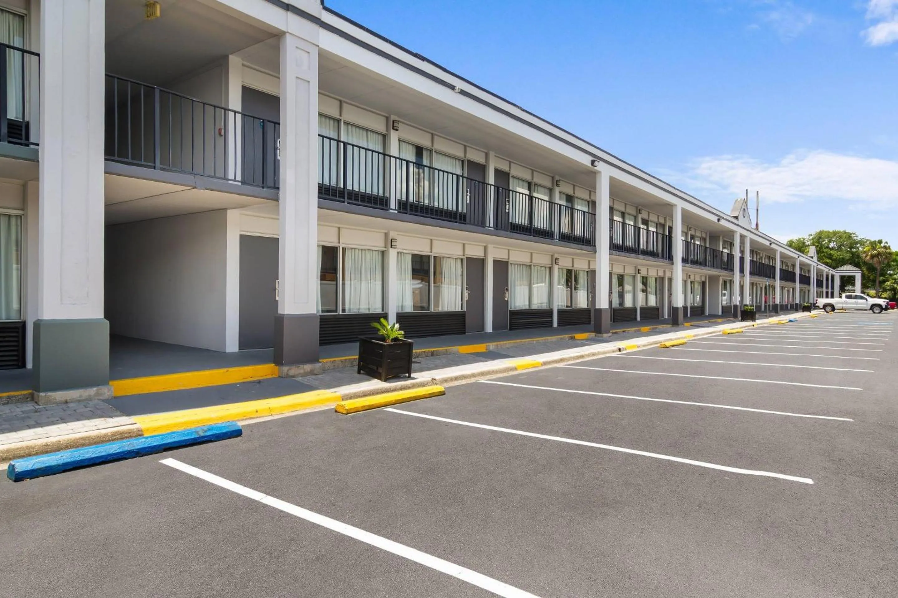 Property building in Suburban Studios Orange Park - Jacksonville near Naval Air Station