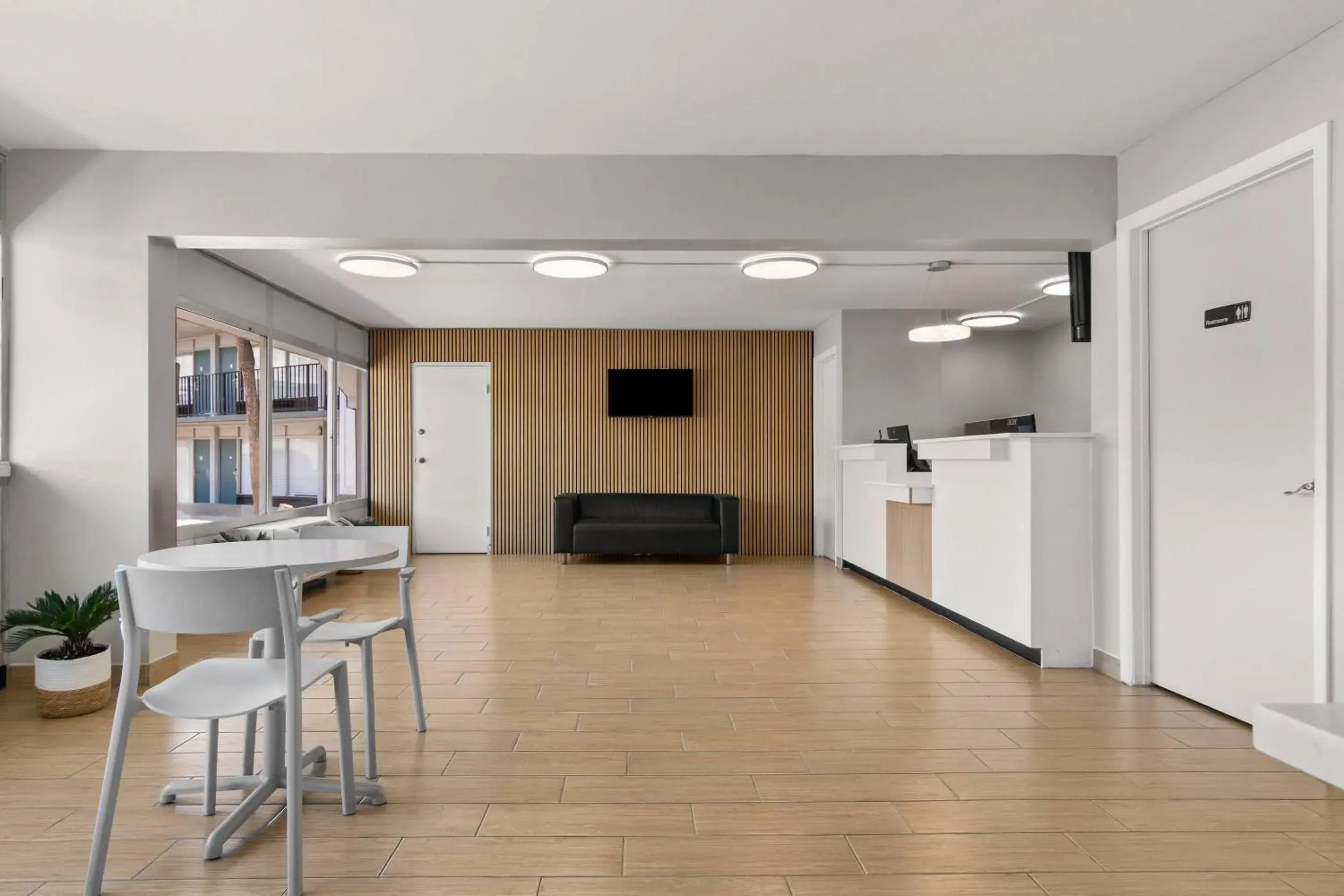 Lobby or reception in Suburban Studios Orange Park - Jacksonville near Naval Air Station Lobby or reception in Suburban Studios Orange Park - Jacksonville near Naval Air Station