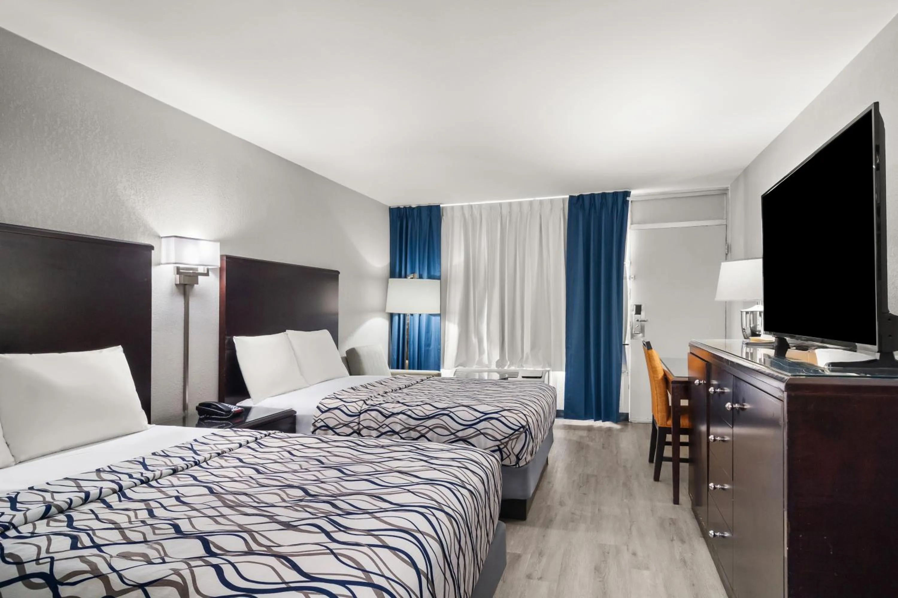 Bedroom in Suburban Studios