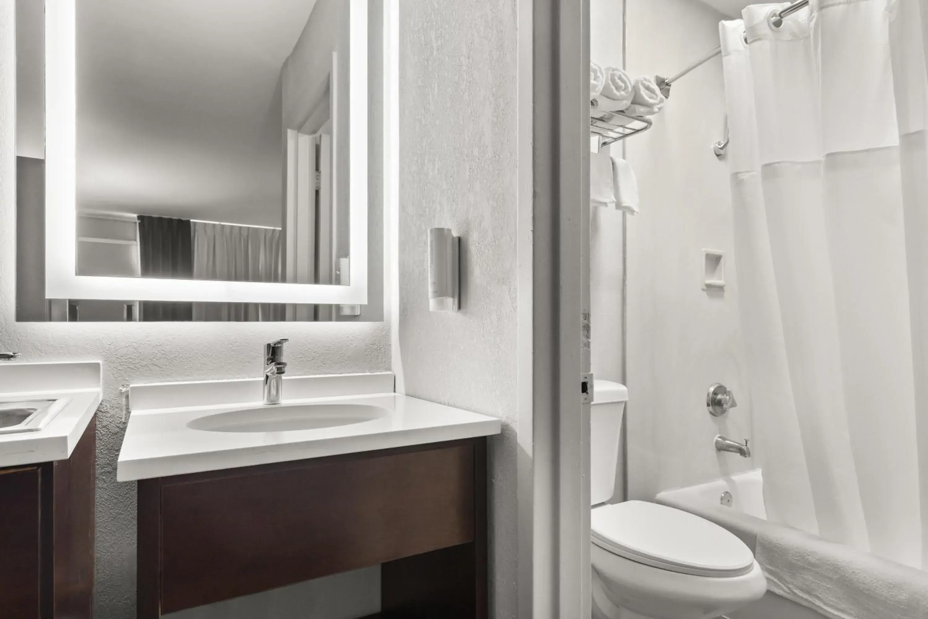 Quadruple Room - Non Smoking in Suburban Studios Quadruple Room - Non Smoking in Suburban Studios