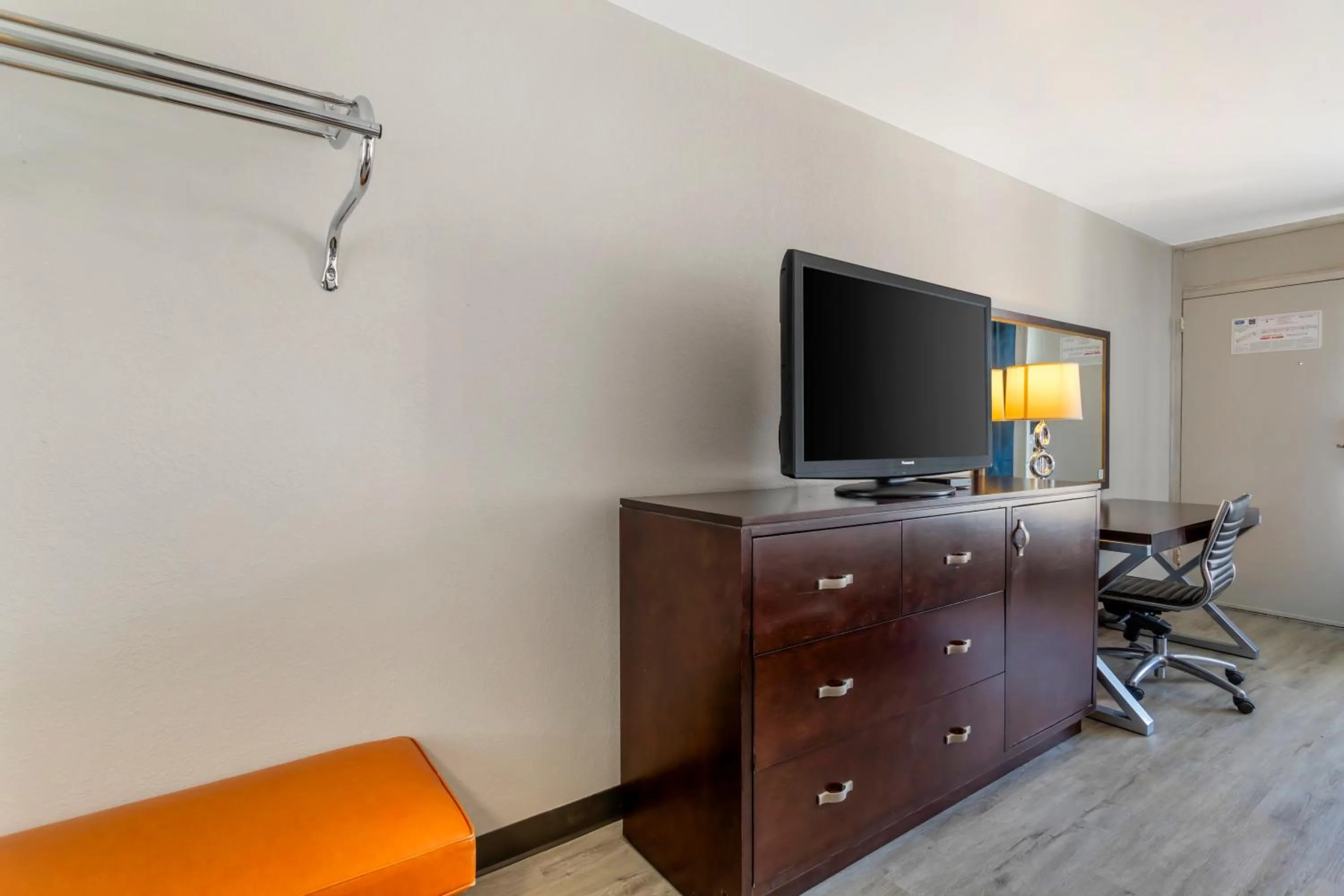 TV and multimedia in Rodeway Inn