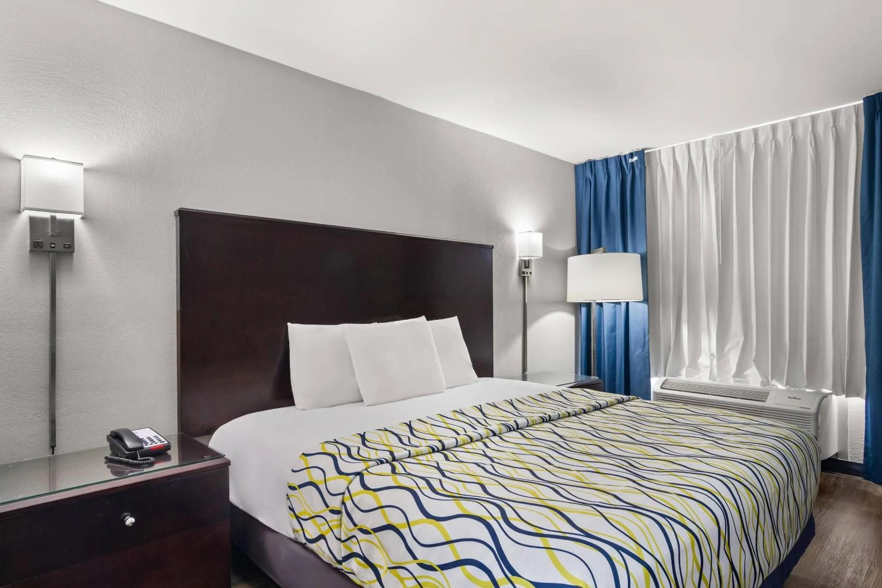 Bedroom, Bed in Suburban Studios Orange Park - Jacksonville near Naval Air Station