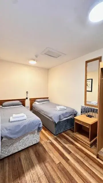 Standard Twin Room - single occupancy in Shanahans B&B with Sports Bar Standard Twin Room - single occupancy in Shanahans B&B with Sports Bar