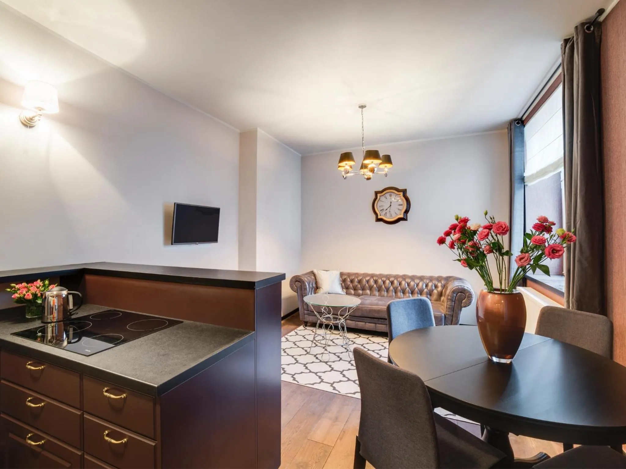 Photo of the whole room in Too-Good Apartments