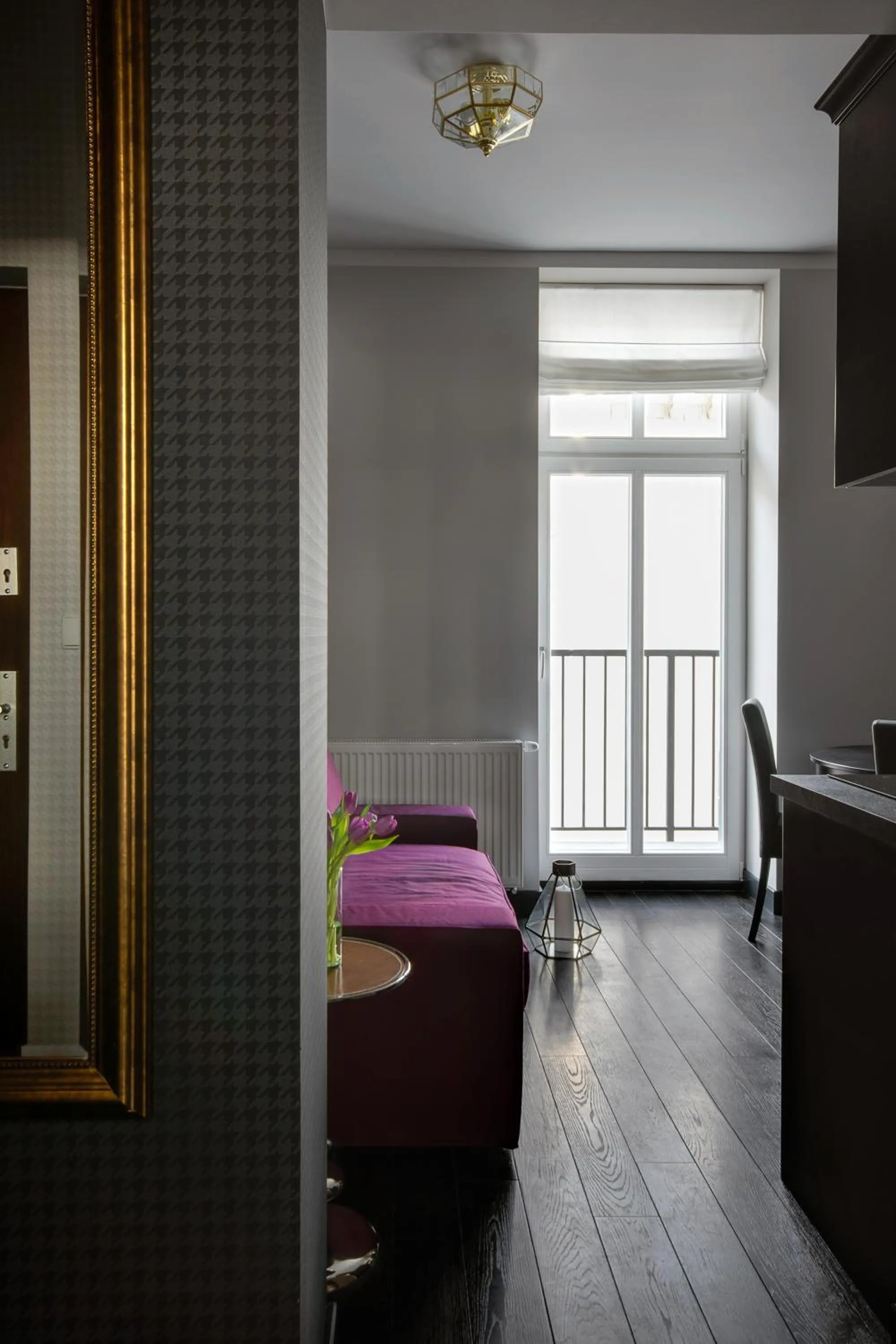 Photo of the whole room, Bed in Too-Good Apartments