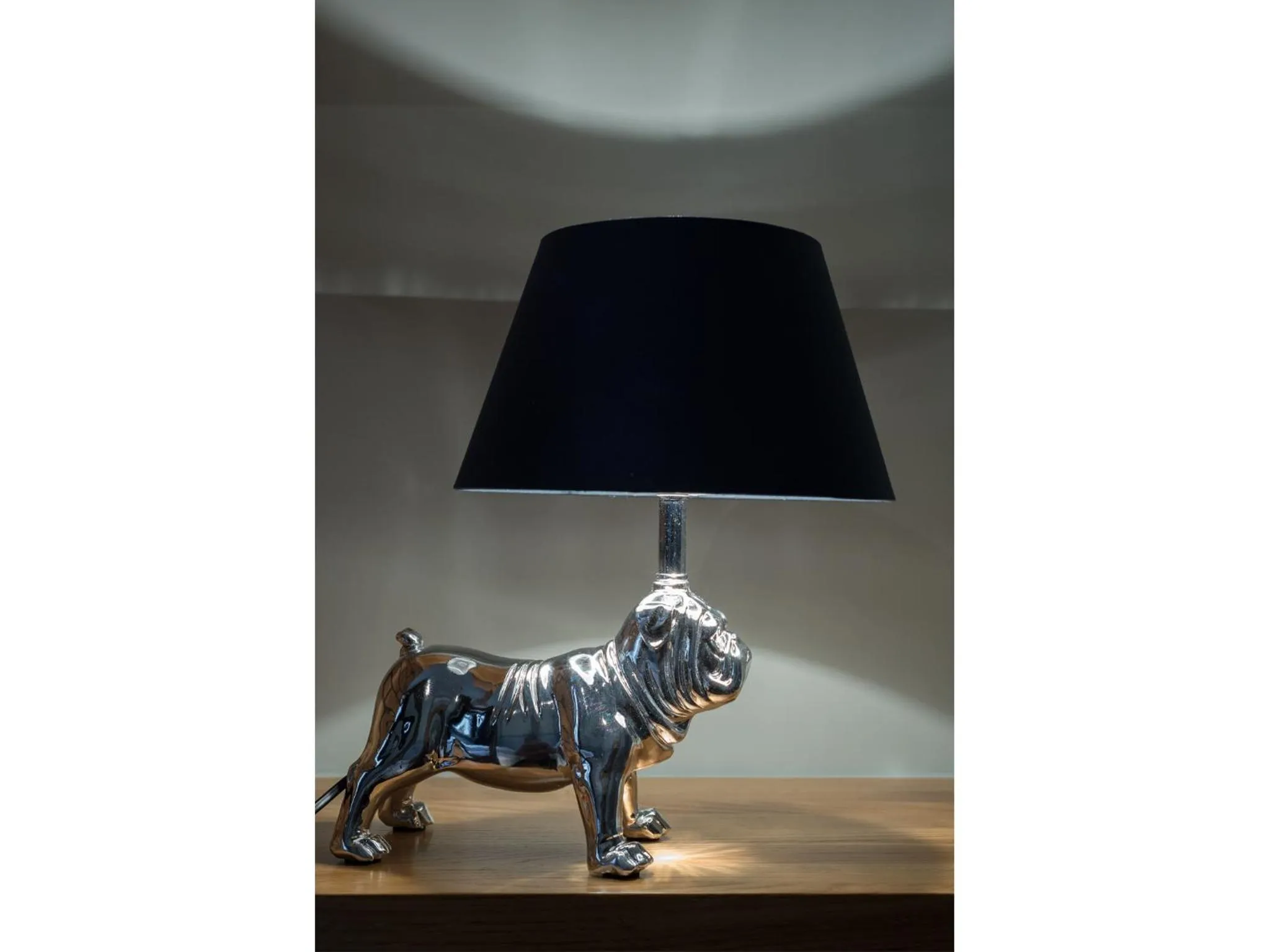 Decorative detail in Too-Good Apartments