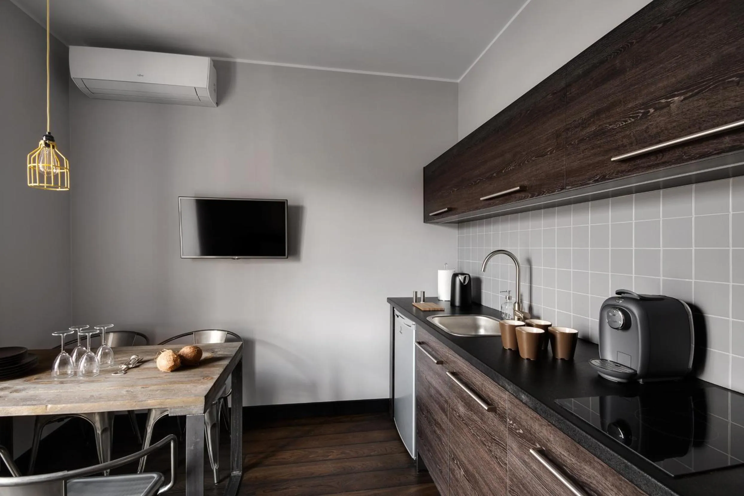 Coffee/tea facilities in Too-Good Apartments