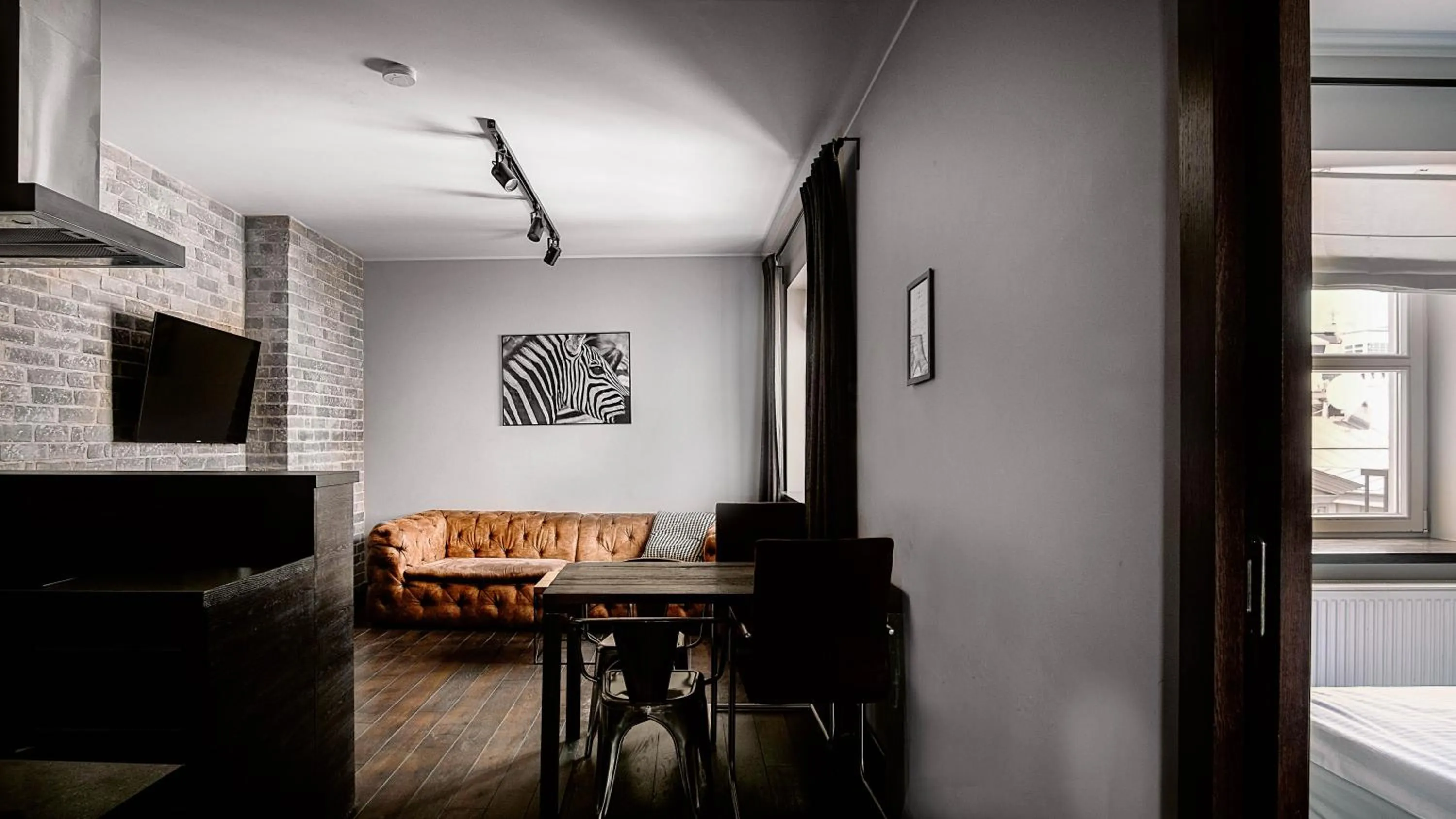 TV and multimedia in Too-Good Apartments