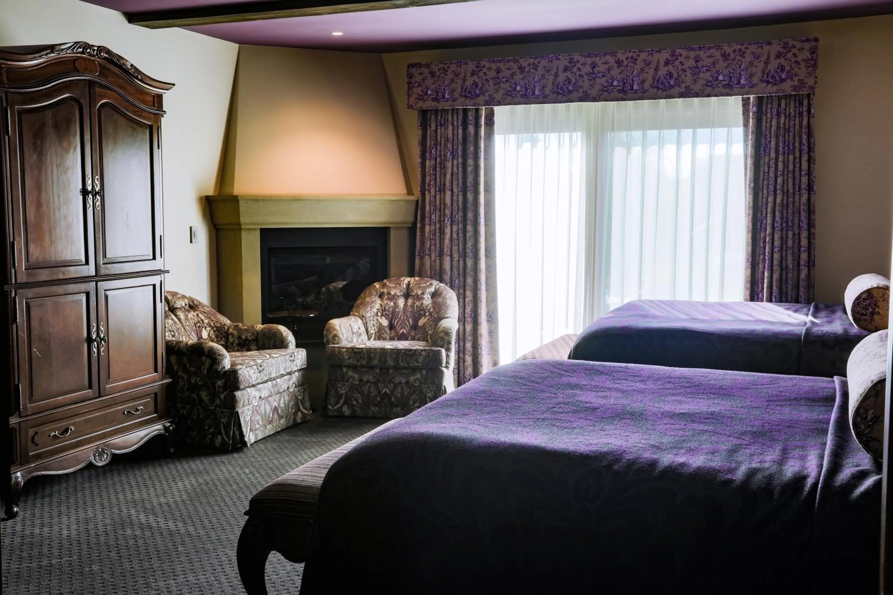 Bedroom, Bed in Mirbeau Inn & Spa - Plymouth