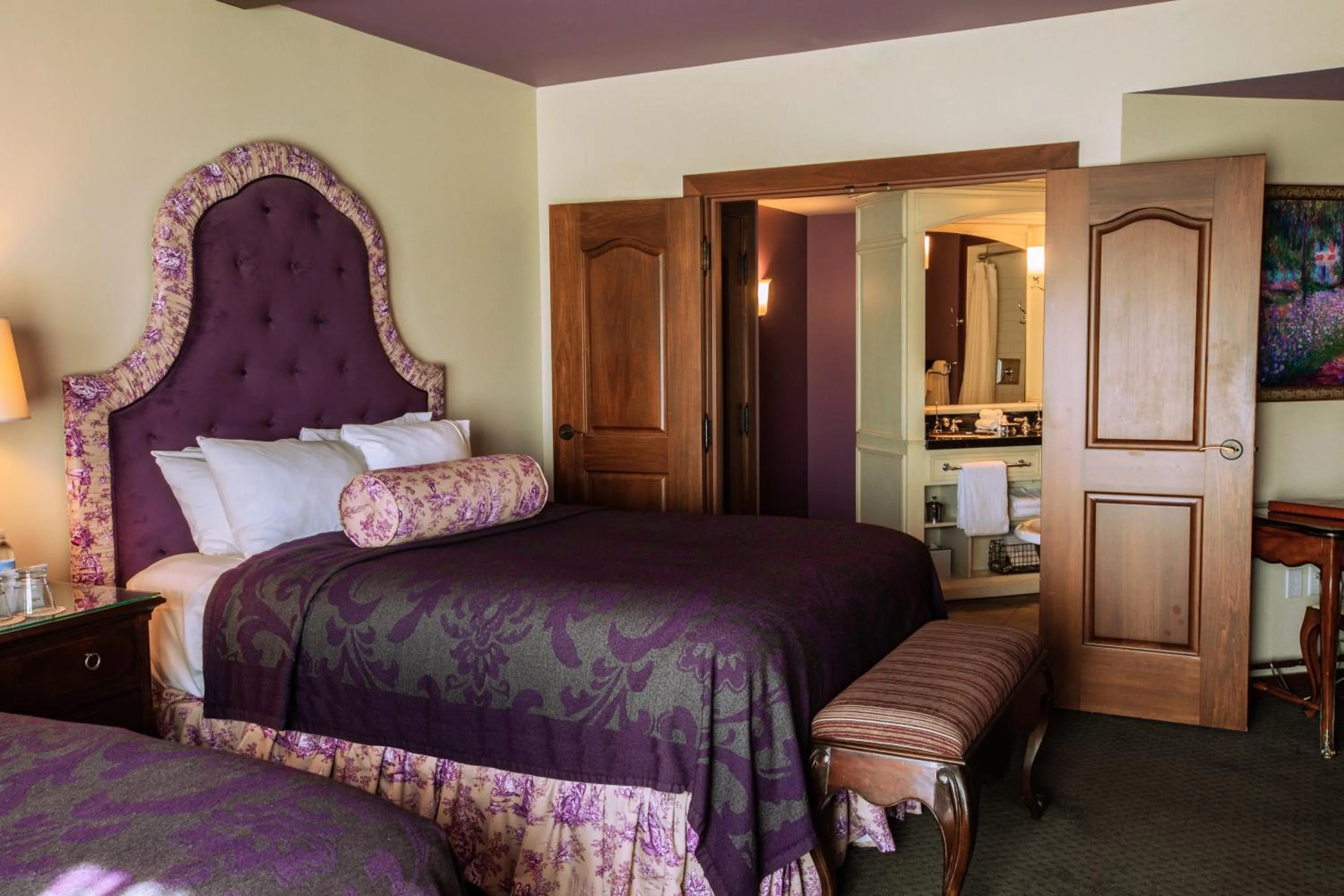 Bedroom, Bed in Mirbeau Inn & Spa - Plymouth