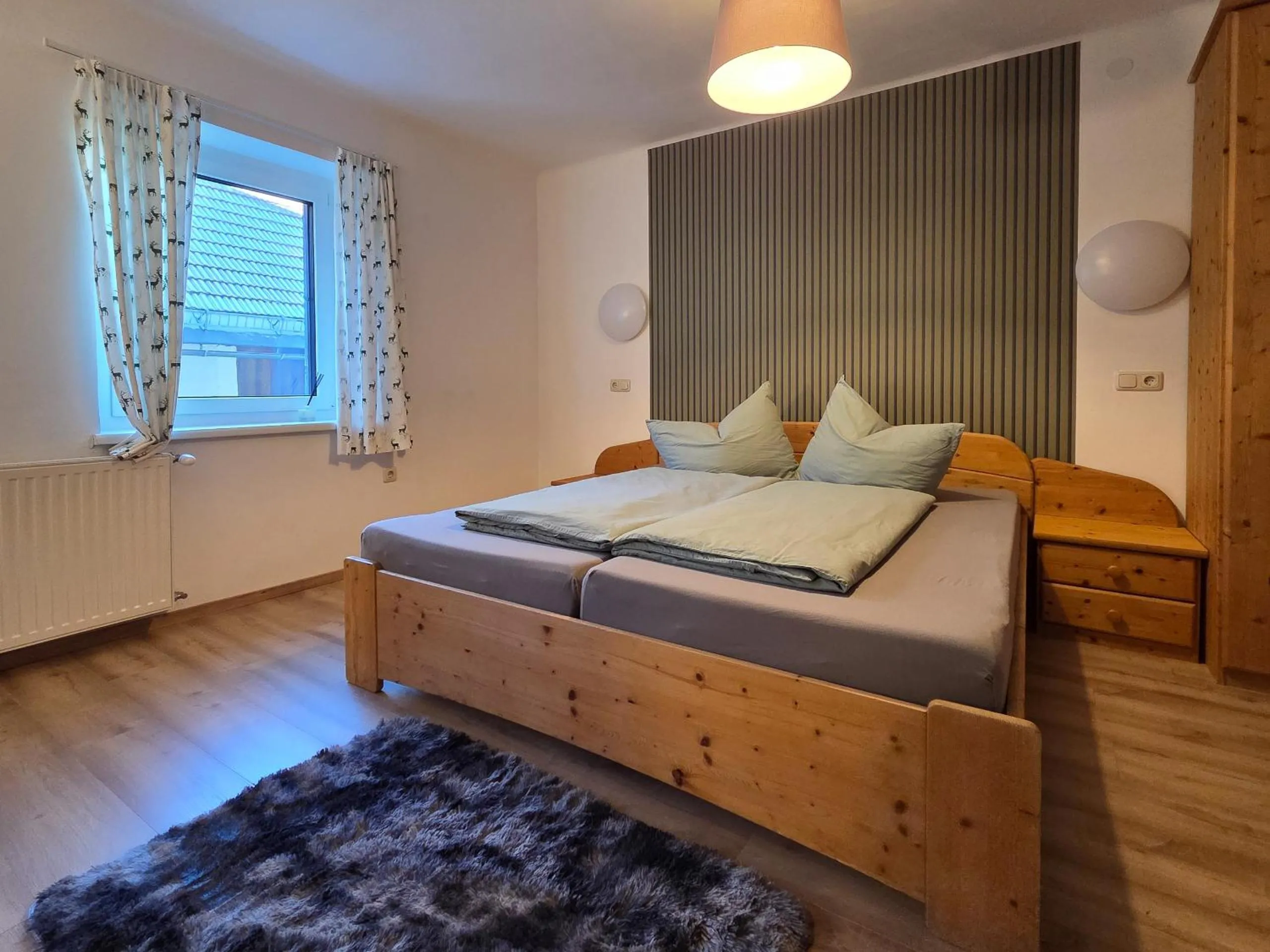 Photo of the whole room, Bed in Botenwirt - Self Check in