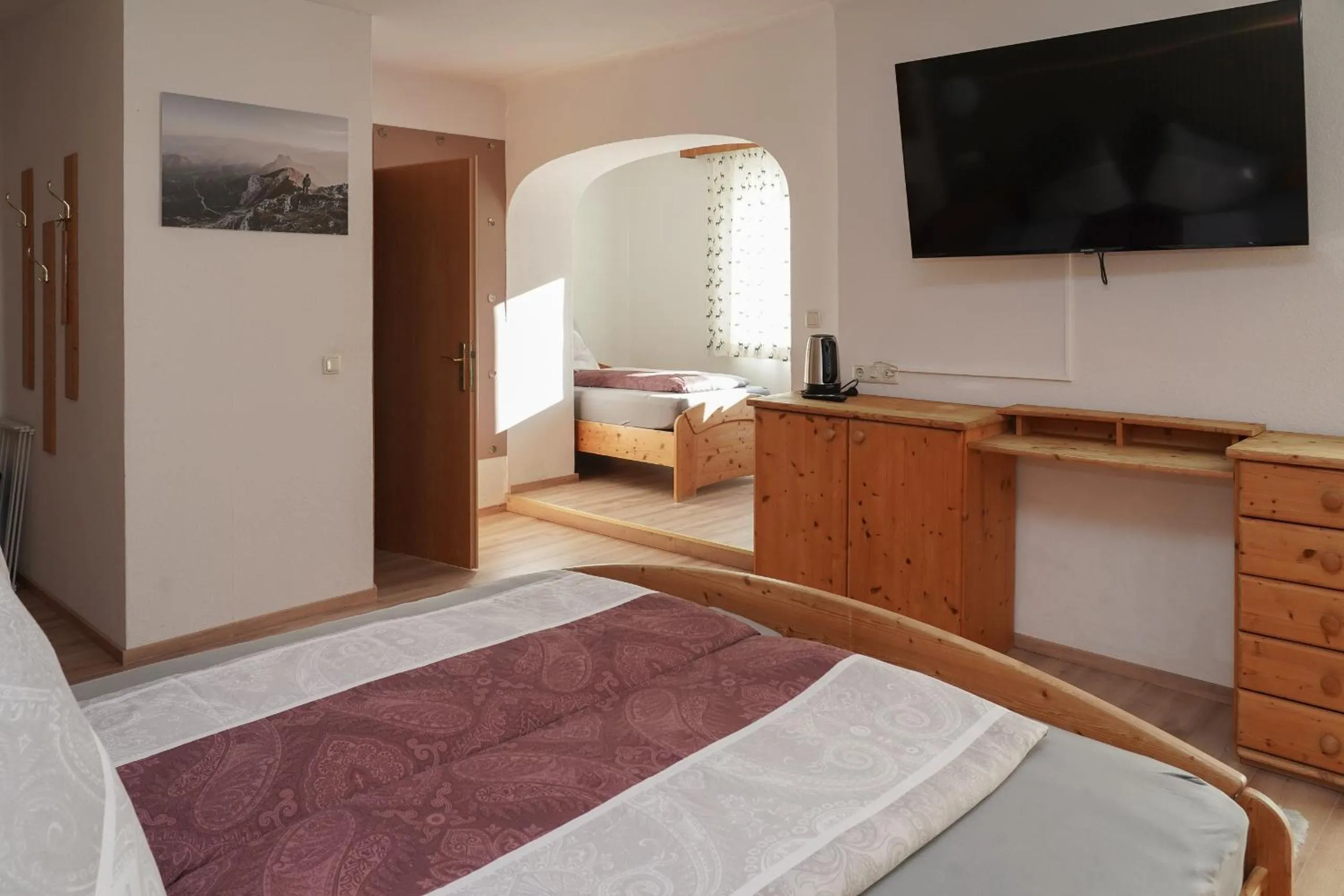 Photo of the whole room, Bed in Botenwirt - Self Check in