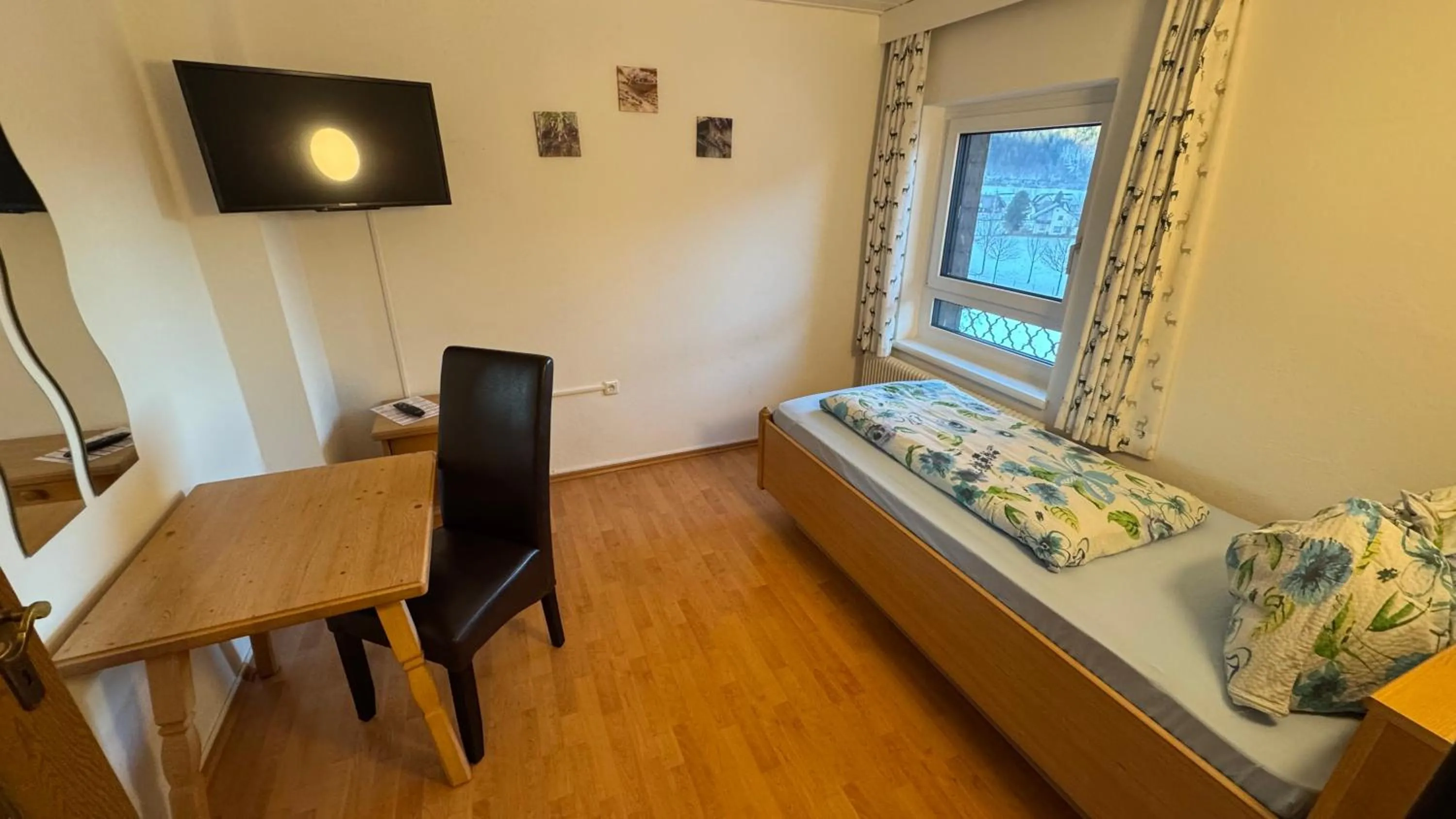 Bedroom, Bed in Botenwirt - Self Check in