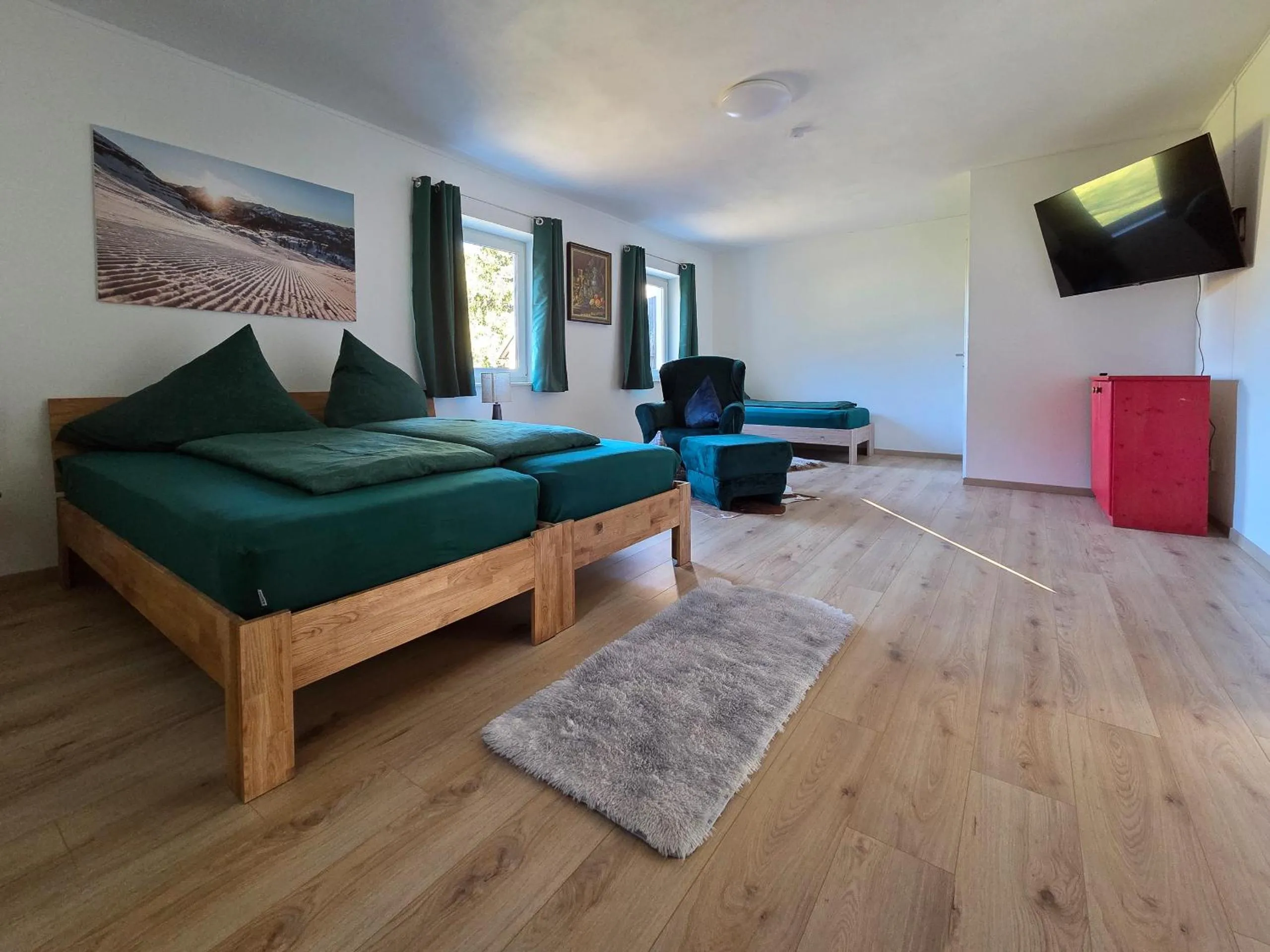 Photo of the whole room, Bed in Botenwirt - Self Check in