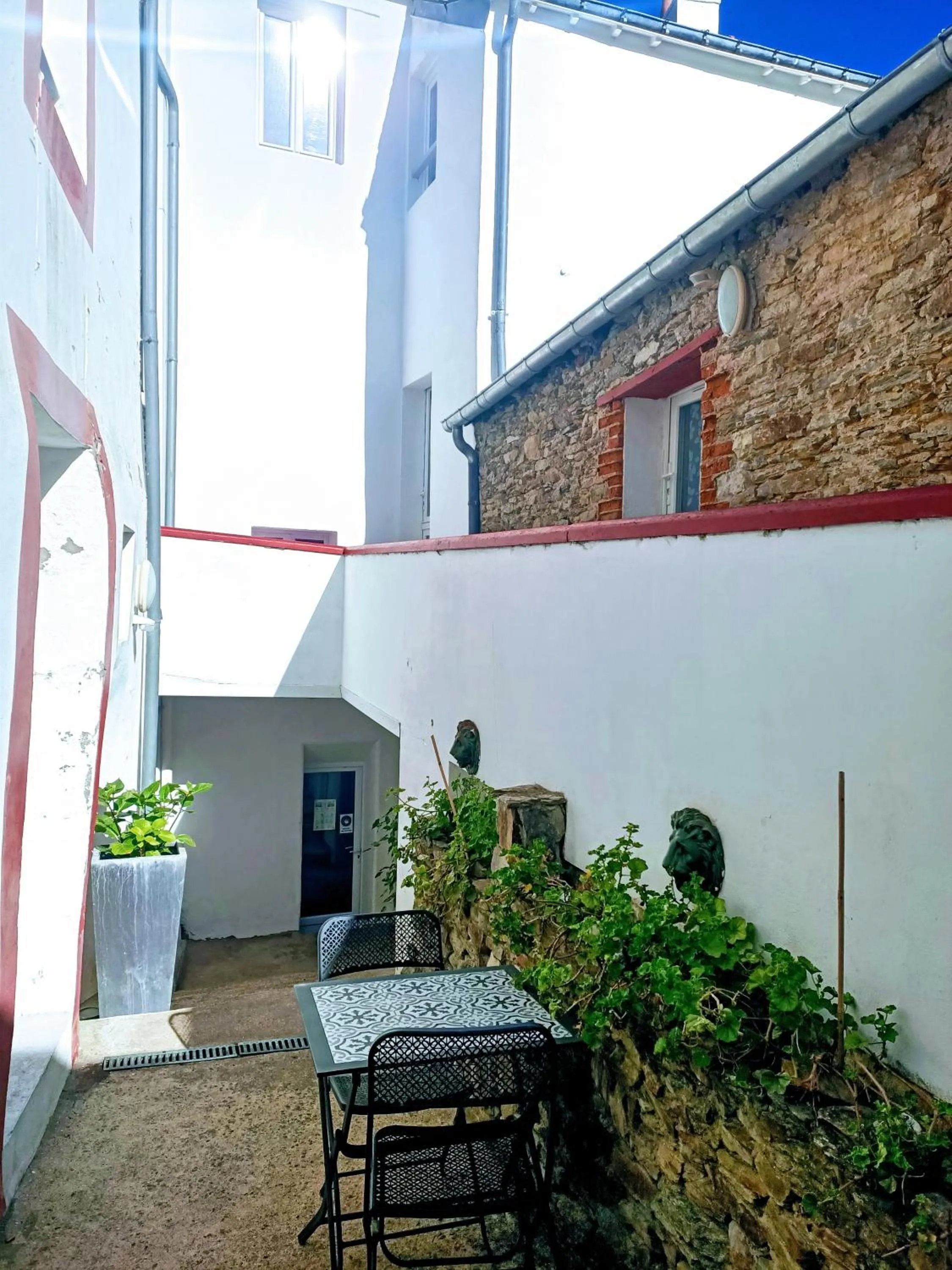 Patio in Hotel Saint Amant