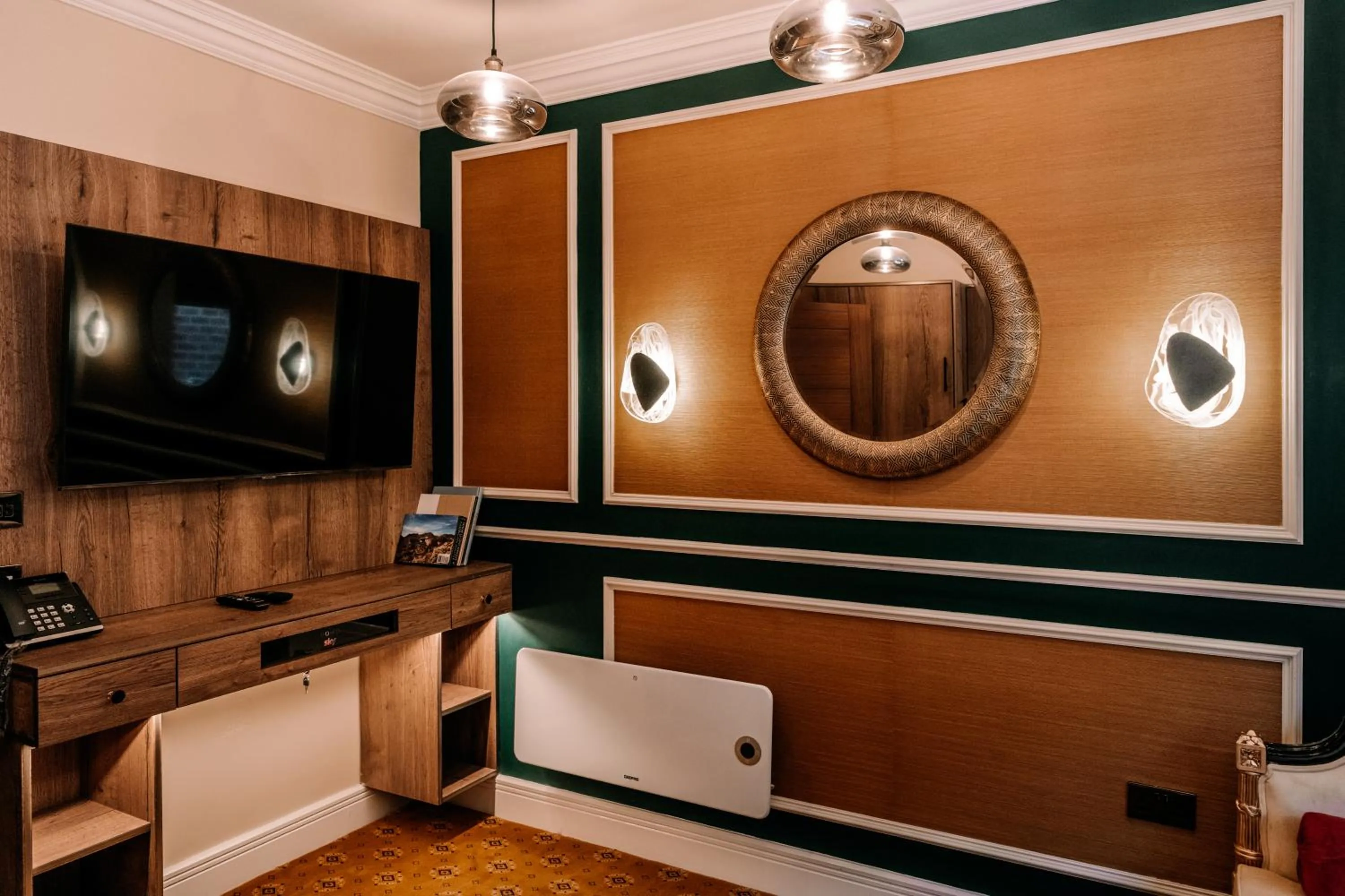 TV and multimedia in Domo Boutique Hotel Birmingham