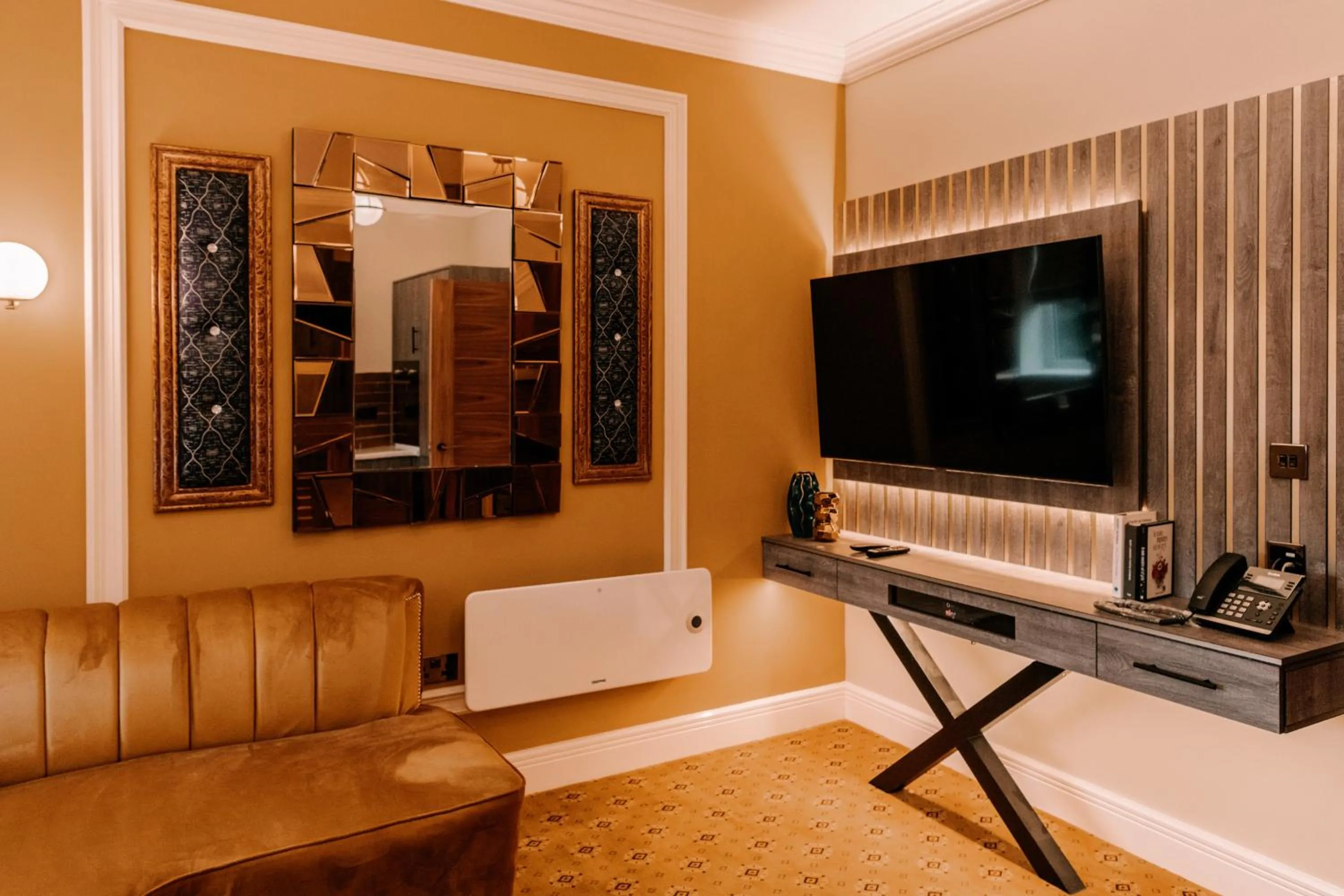 TV and multimedia in Domo Boutique Hotel Birmingham