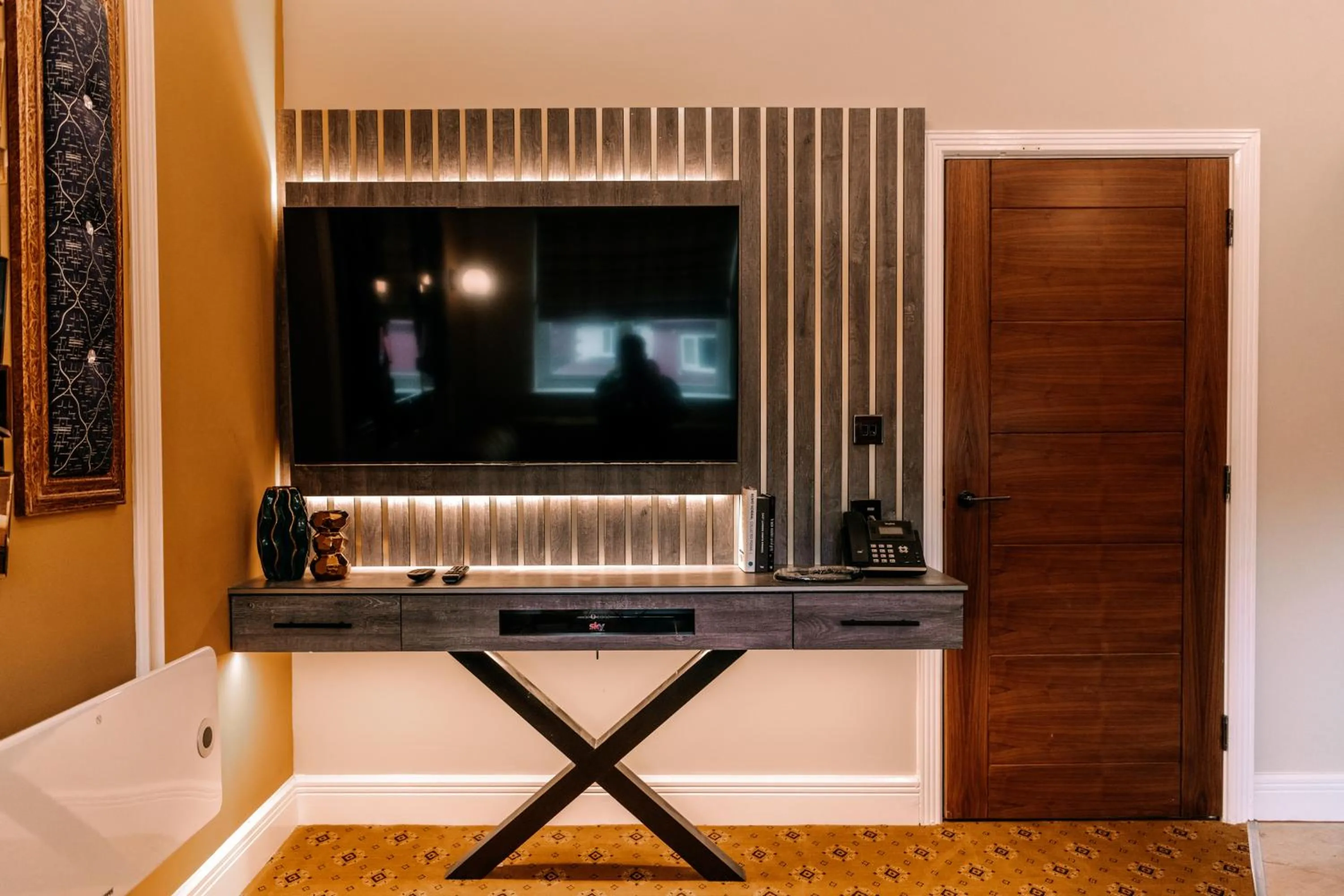 TV and multimedia in Domo Boutique Hotel Birmingham