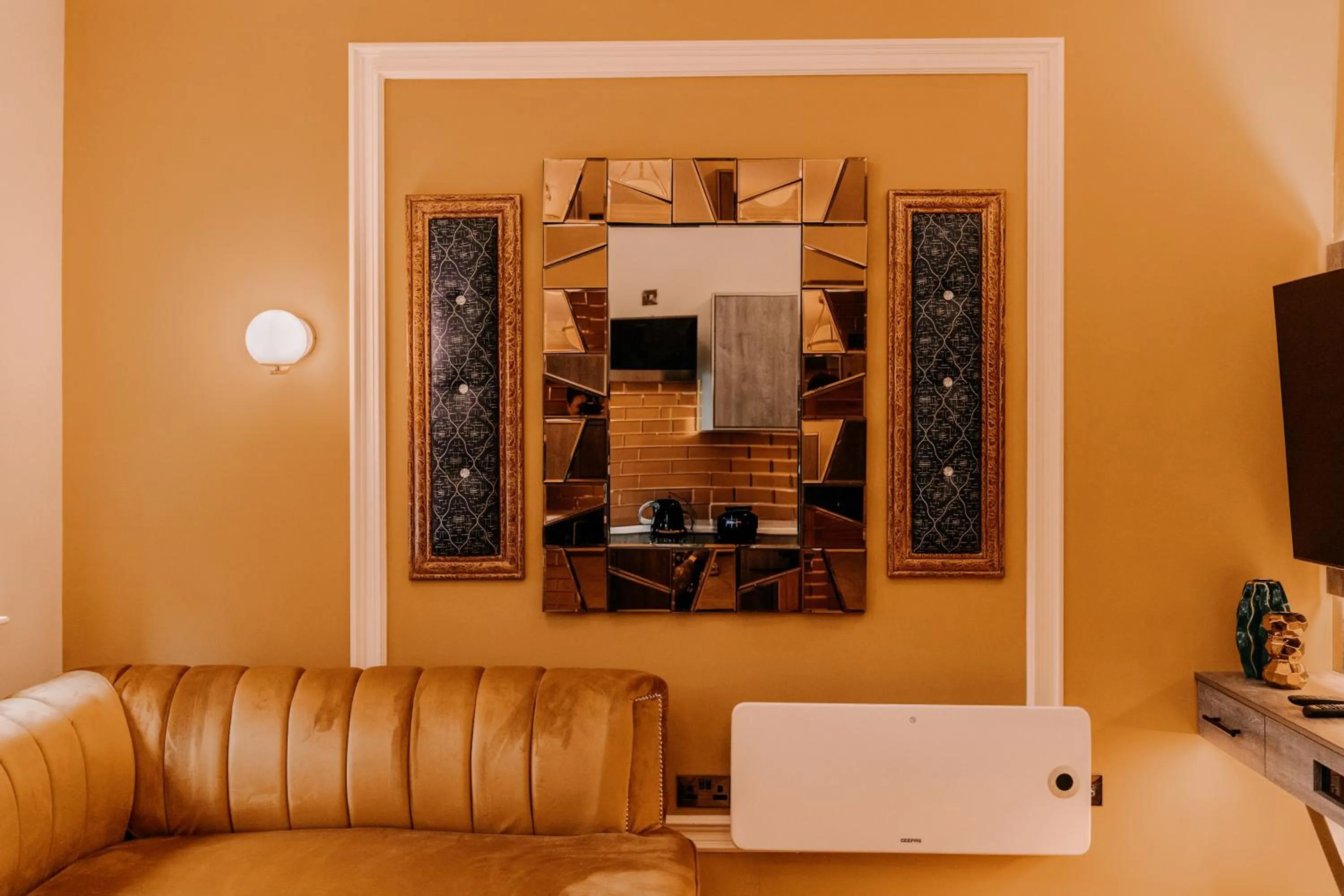TV and multimedia in Domo Boutique Hotel Birmingham