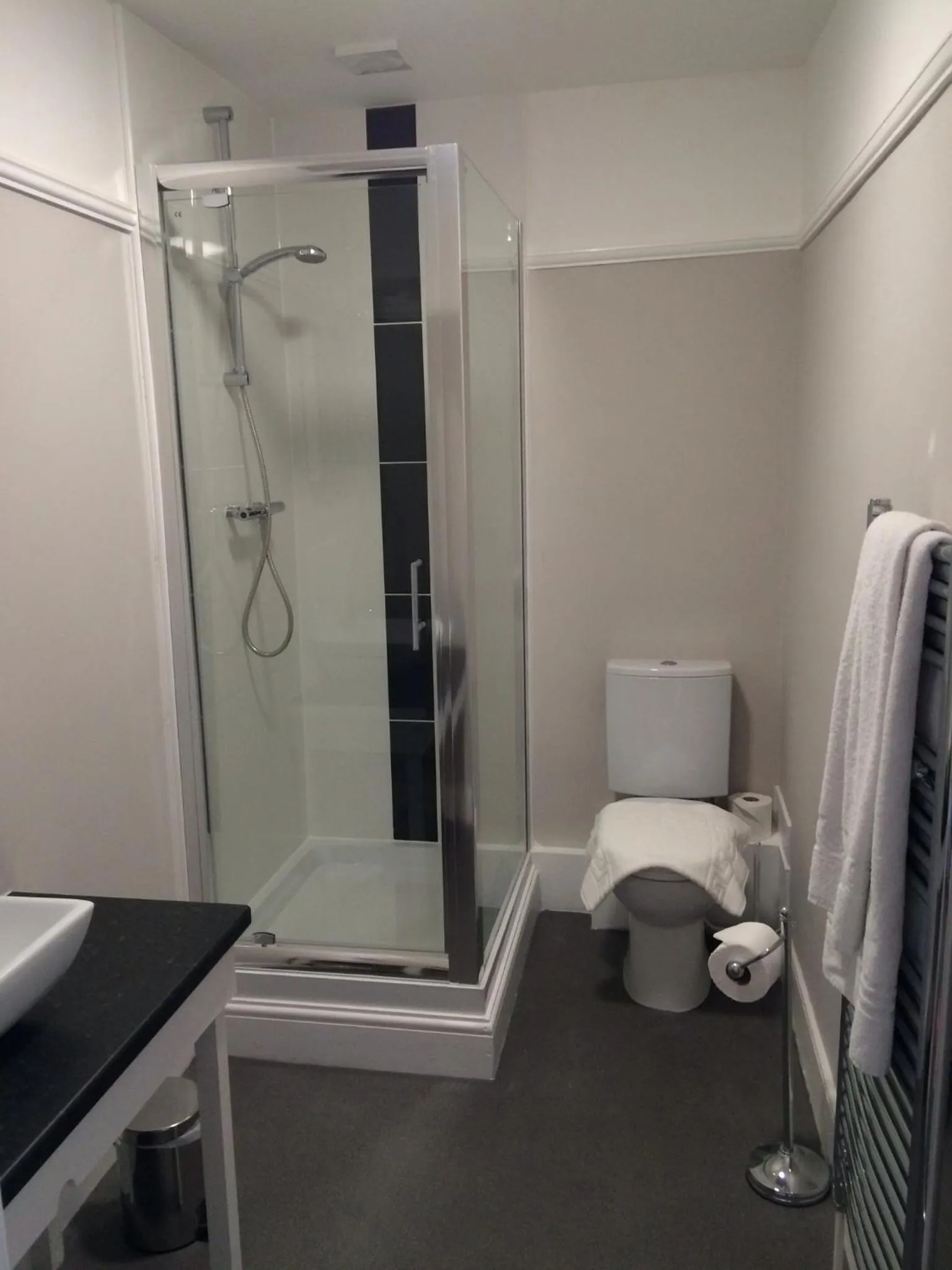 Shower in The Boathouse