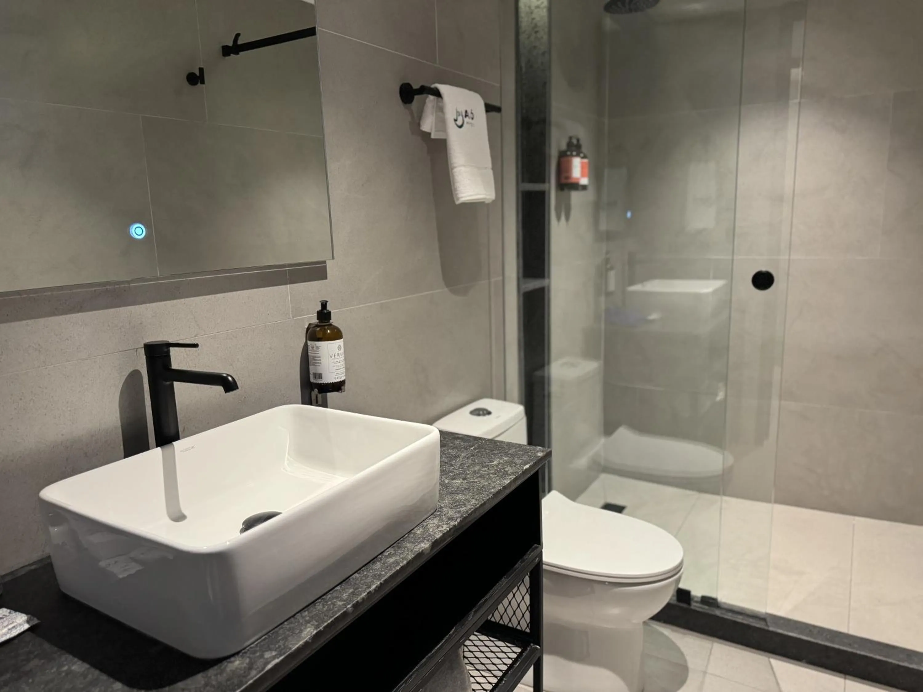 Shower in Hotel Aló Degollado