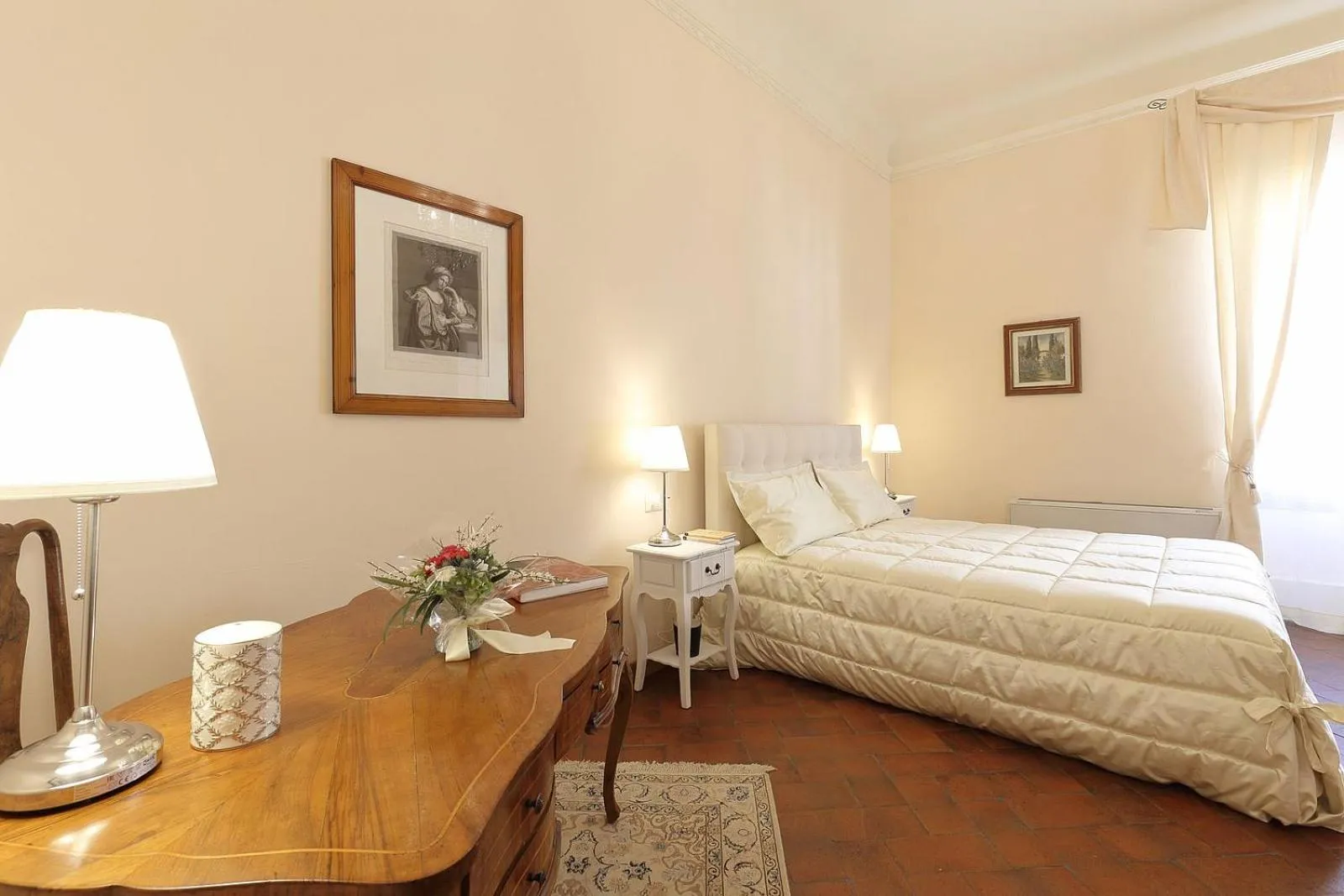 Photo of the whole room, Bed in Dimora Bandinelli