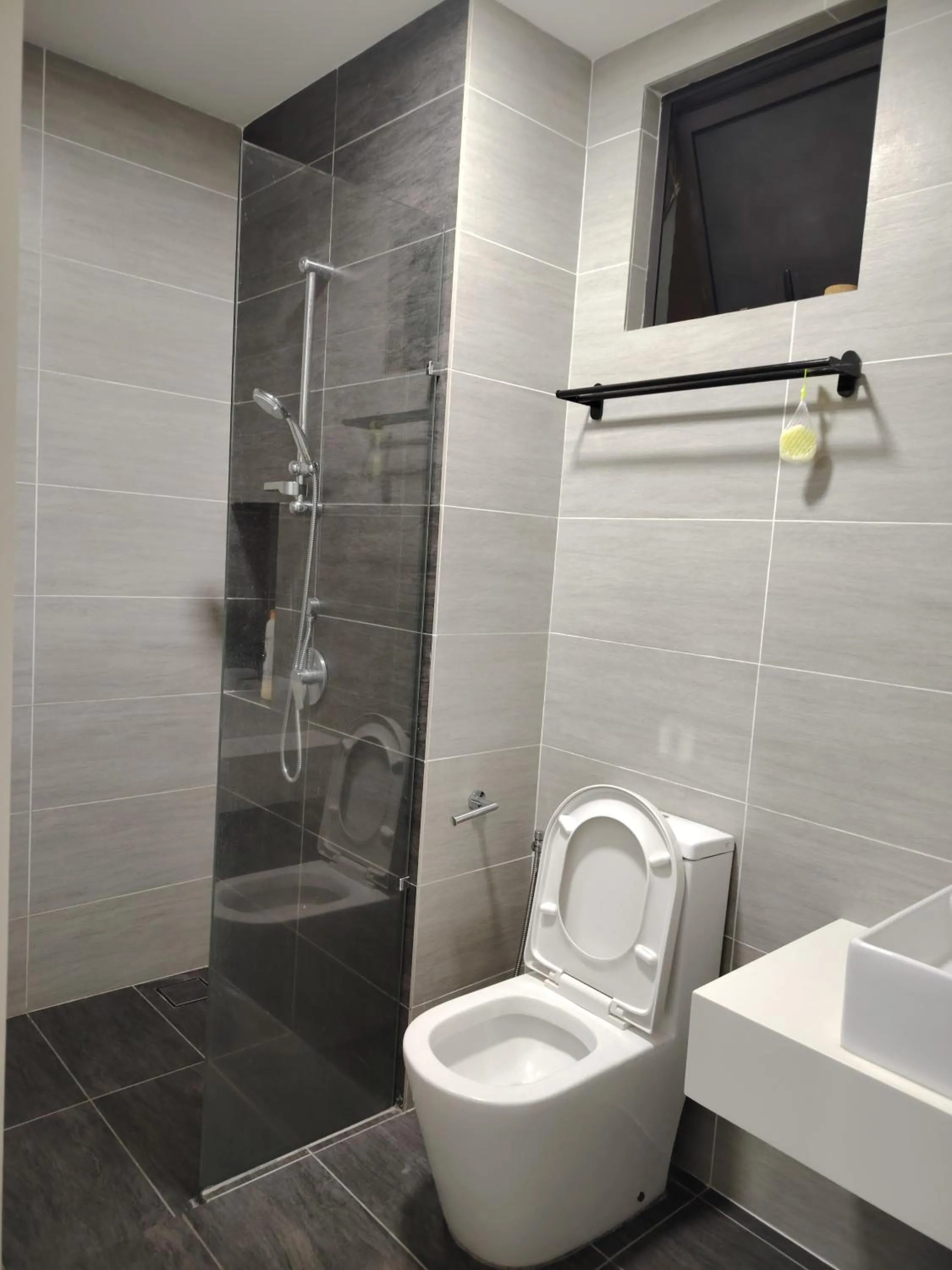 Bathroom in Trion Residence Kuala Lumpur by Luxe
