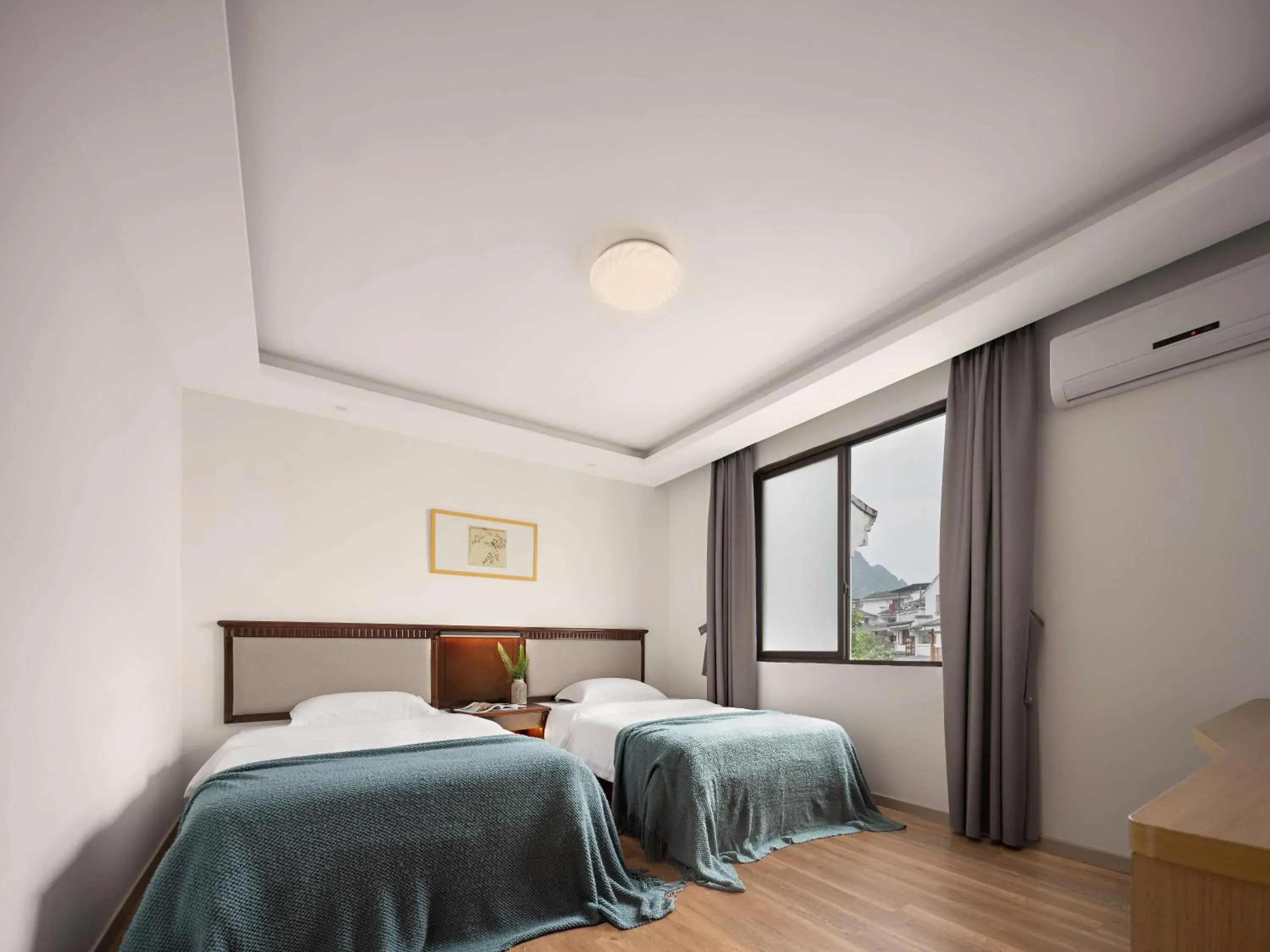 Twin Room with Mountain View in Castle peak yard Inn Free railway st ation pick-up by 2 nights Twin Room with Mountain View in Castle peak yard Inn Free railway st ation pick-up by 2 nights