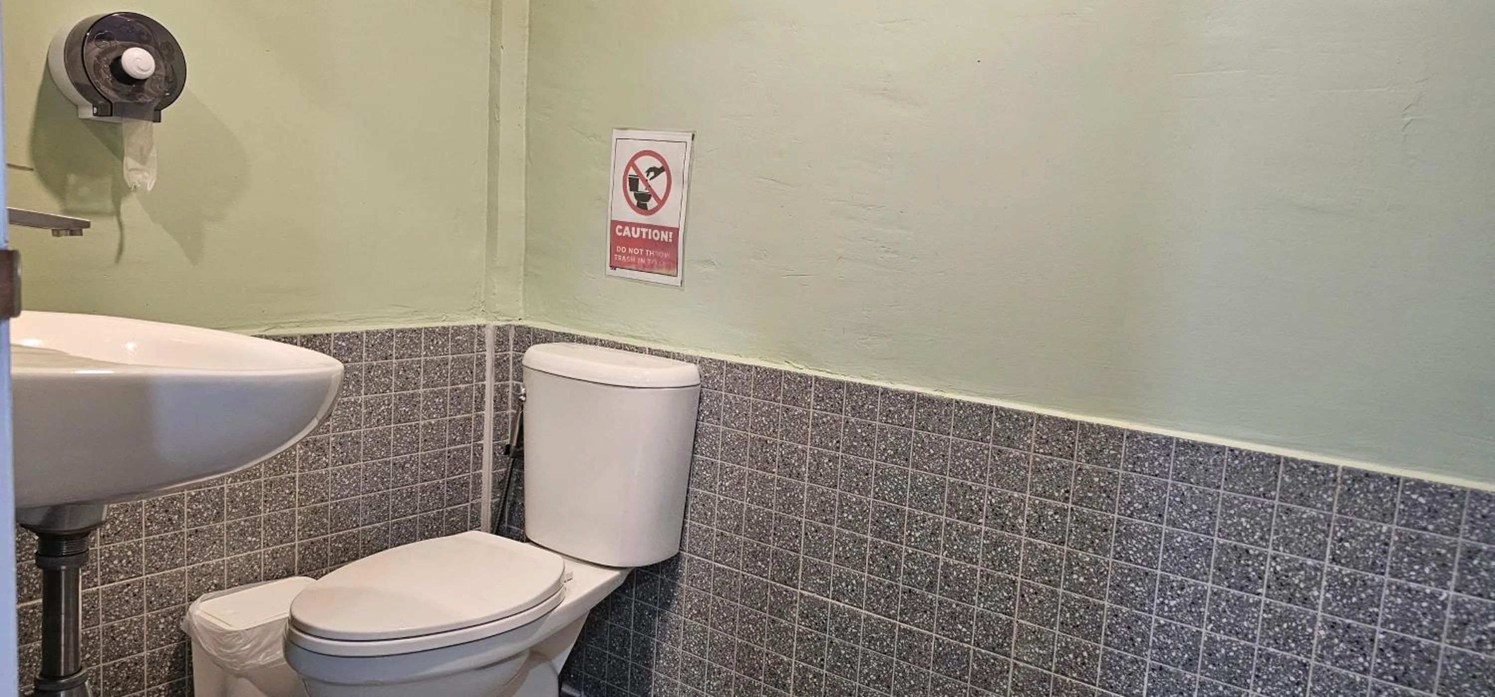 Toilet in Lub Nai Hostel