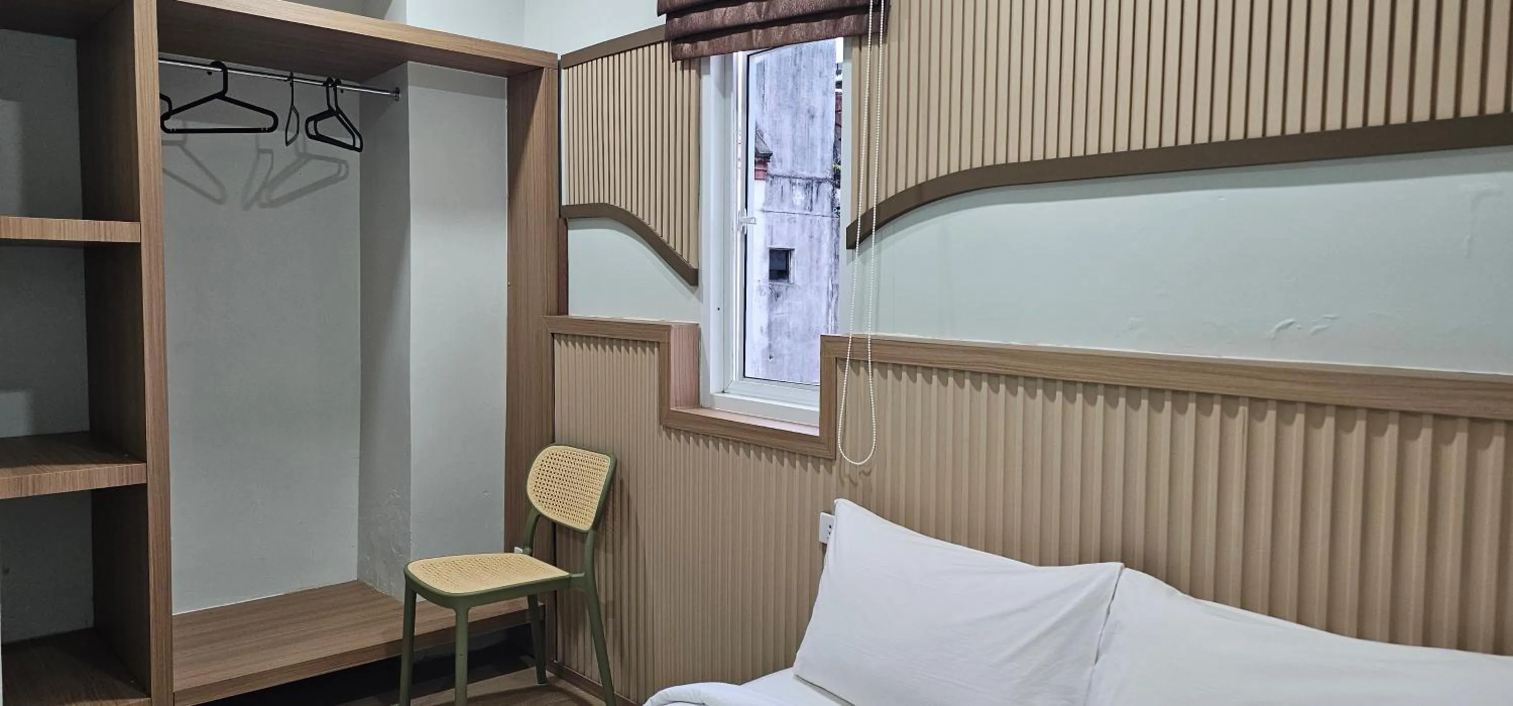 wardrobe, Bed in Lub Nai Hostel