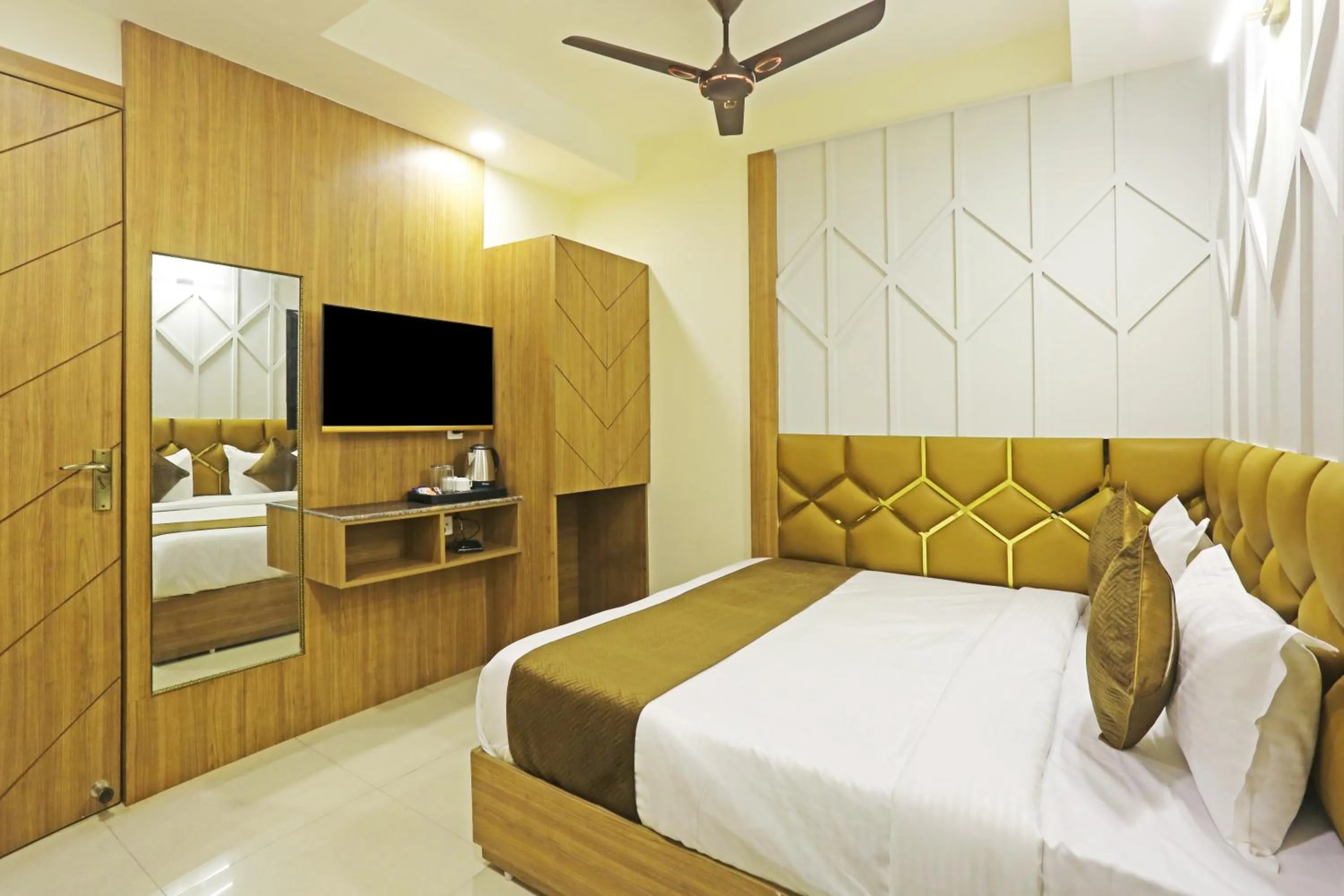 Bed in Hotel Nova Inn Near Delhi Airport