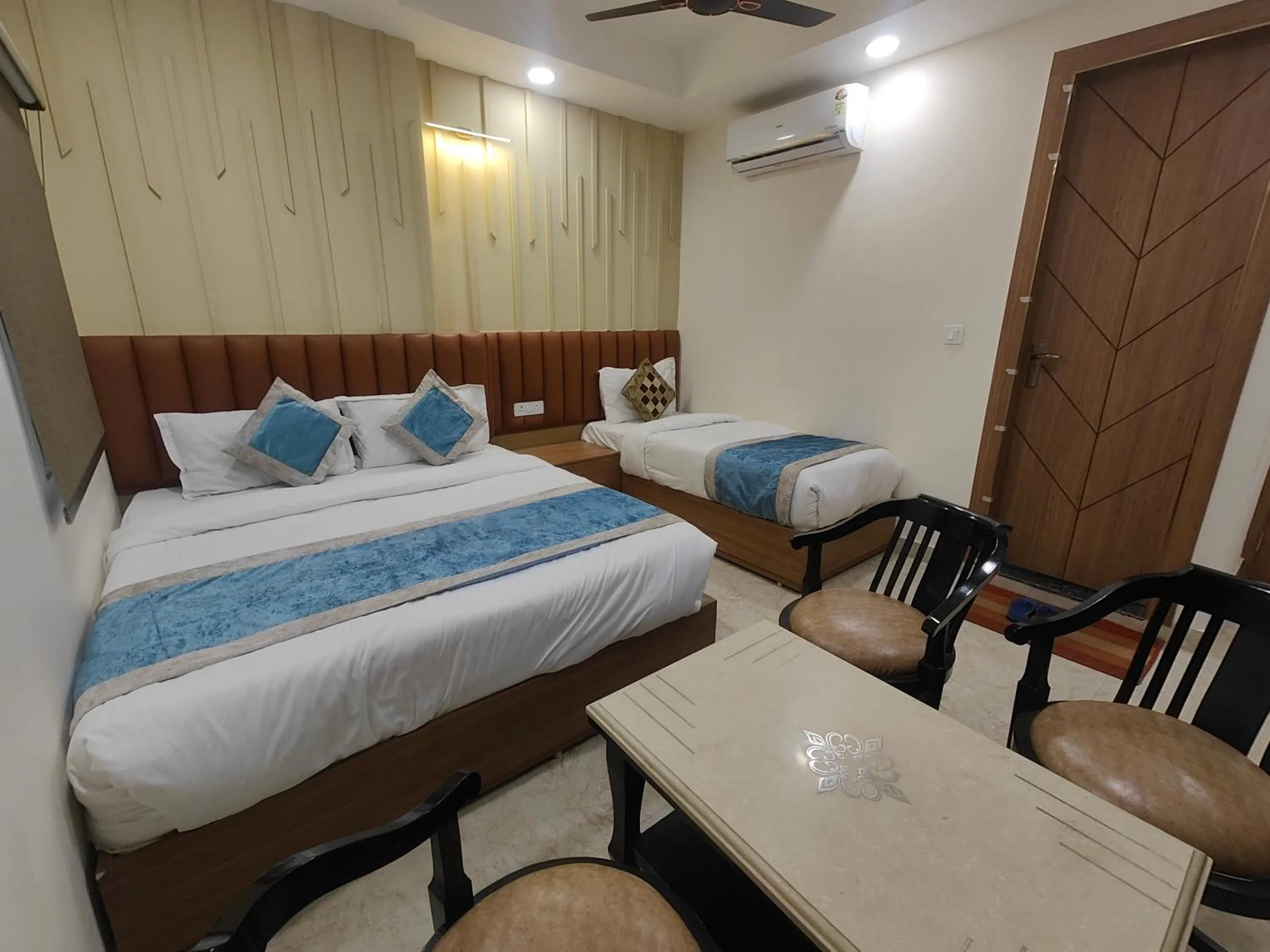 Bed in Hotel Nova Inn Near Delhi Airport