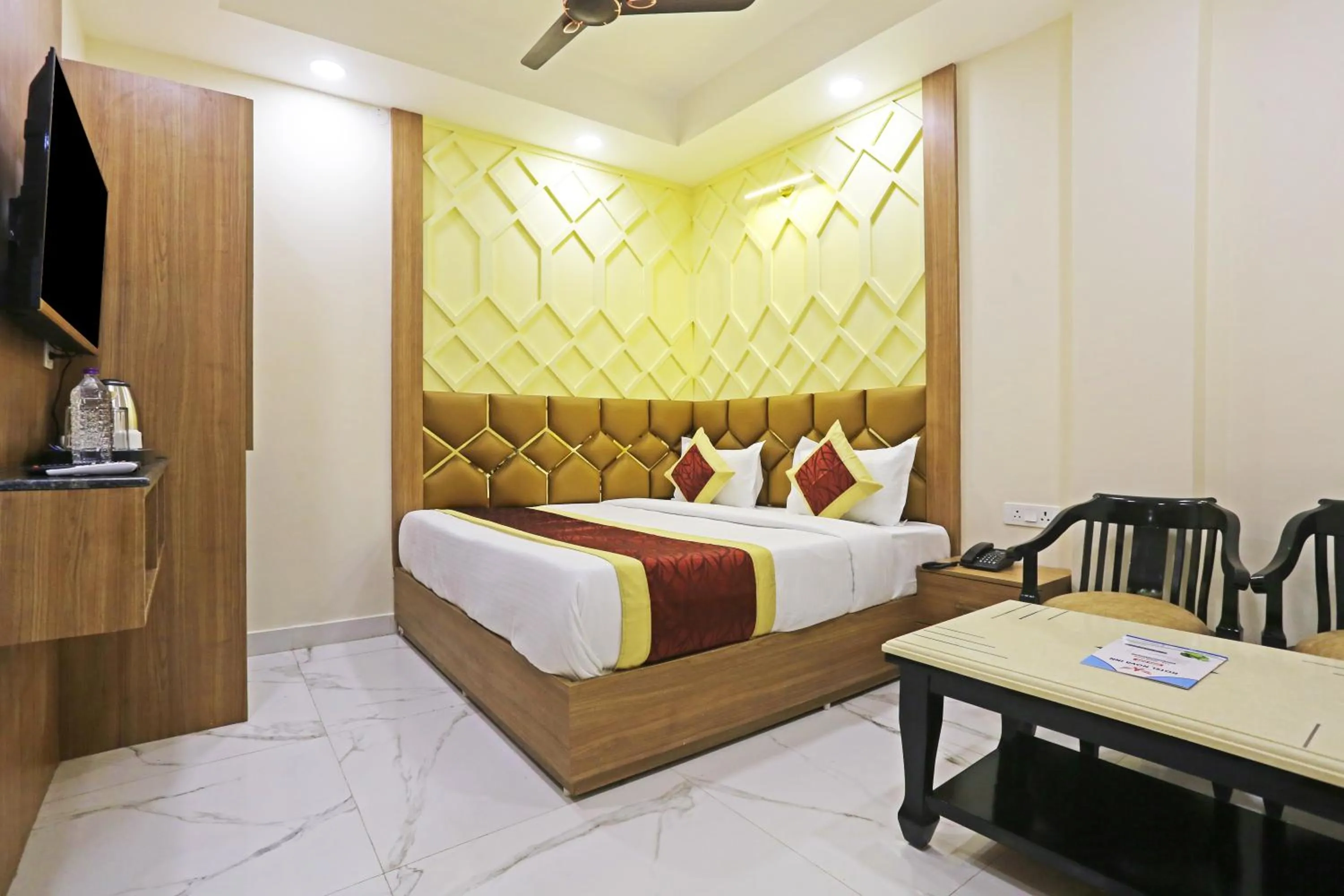 Communal lounge/ TV room, Bed in Hotel Nova Inn Near Delhi Airport
